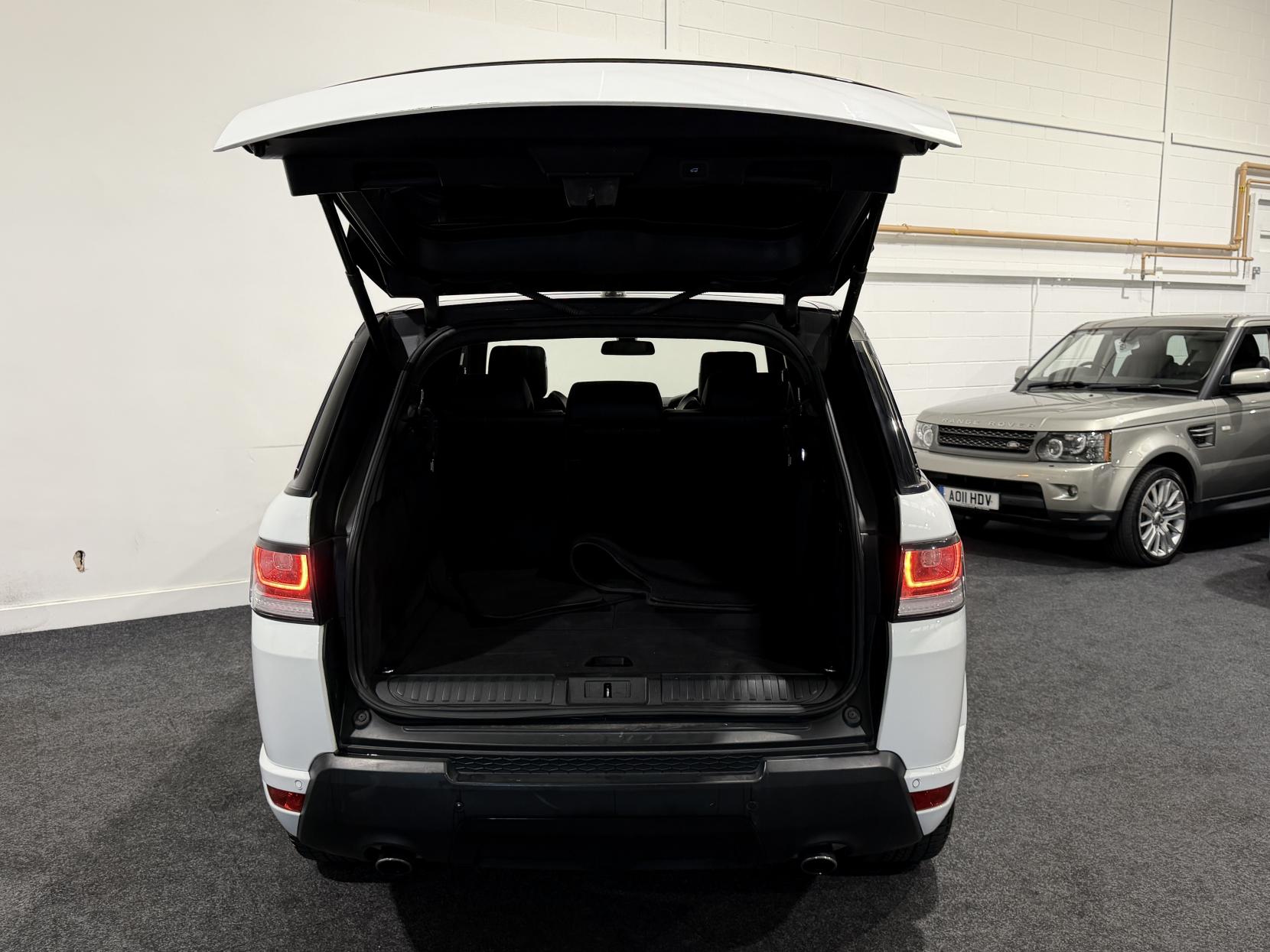 Land Rover Range Rover Sport 3.0 SD V6 Autobiography Dynamic SUV 5dr Diesel Auto 4WD Euro 5 (s/s) (306 ps)