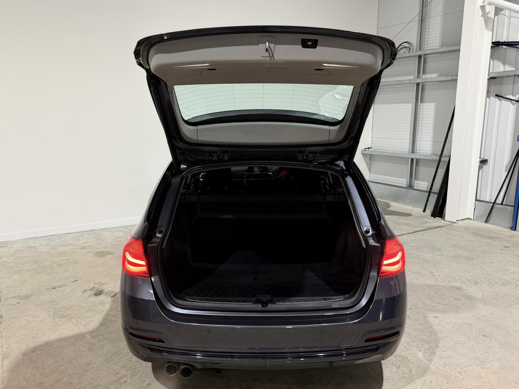 BMW 3 Series 2.0 320i Sport Touring 5dr Petrol Auto Euro 6 (s/s) (184 ps)