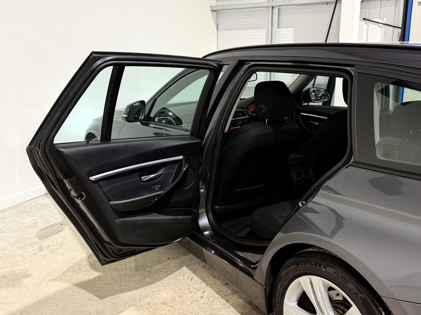 BMW 3 Series 2.0 320i Sport Touring 5dr Petrol Auto Euro 6 (s/s) (184 ps)