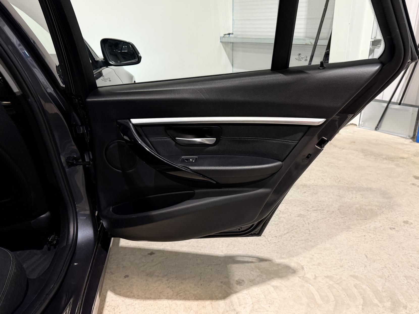 BMW 3 Series 2.0 320i Sport Touring 5dr Petrol Auto Euro 6 (s/s) (184 ps)