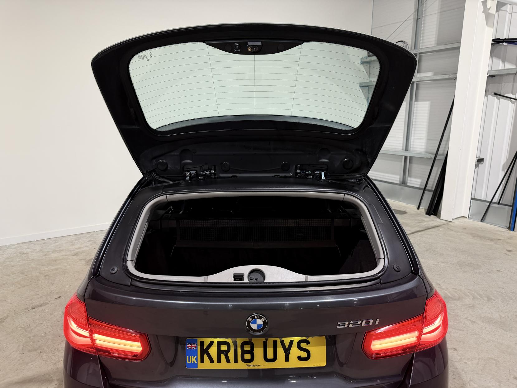 BMW 3 Series 2.0 320i Sport Touring 5dr Petrol Auto Euro 6 (s/s) (184 ps)