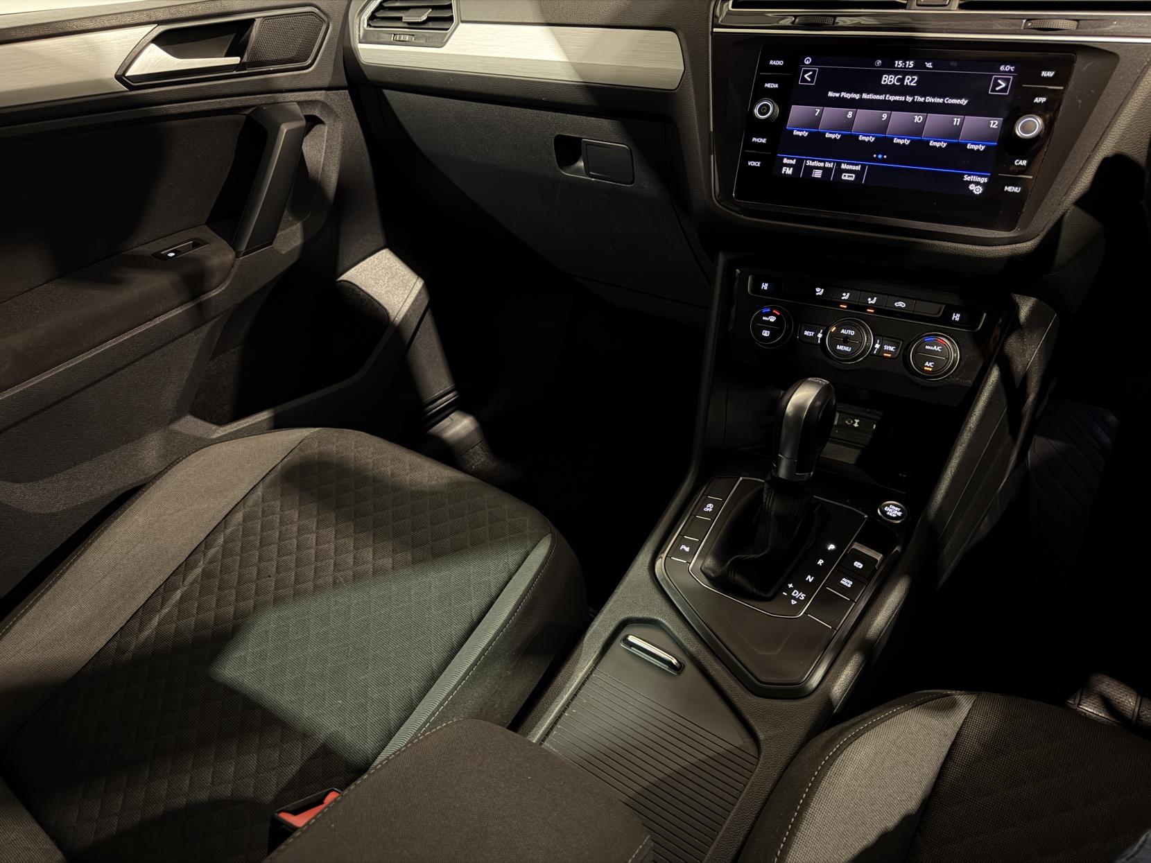 Volkswagen Tiguan 2.0 TDI SE Navigation SUV 5dr Diesel DSG Euro 6 (s/s) (150 ps)