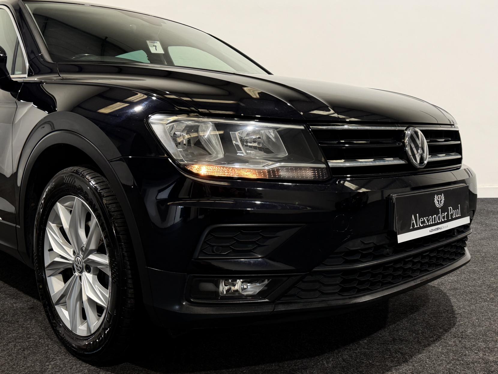 Volkswagen Tiguan 2.0 TDI SE Navigation SUV 5dr Diesel DSG Euro 6 (s/s) (150 ps)