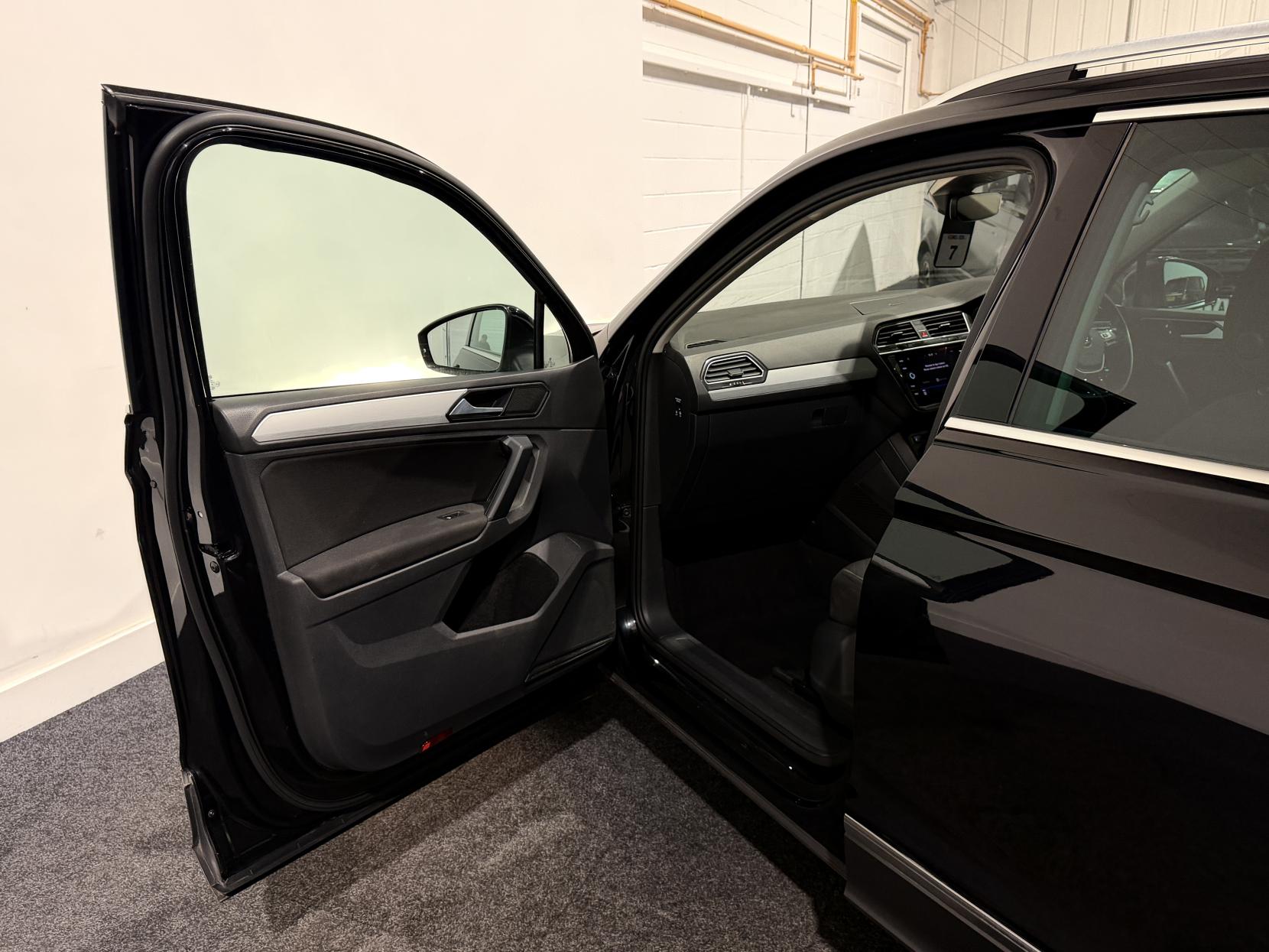 Volkswagen Tiguan 2.0 TDI SE Navigation SUV 5dr Diesel DSG Euro 6 (s/s) (150 ps)