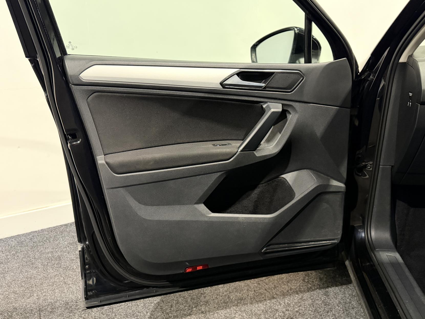 Volkswagen Tiguan 2.0 TDI SE Navigation SUV 5dr Diesel DSG Euro 6 (s/s) (150 ps)