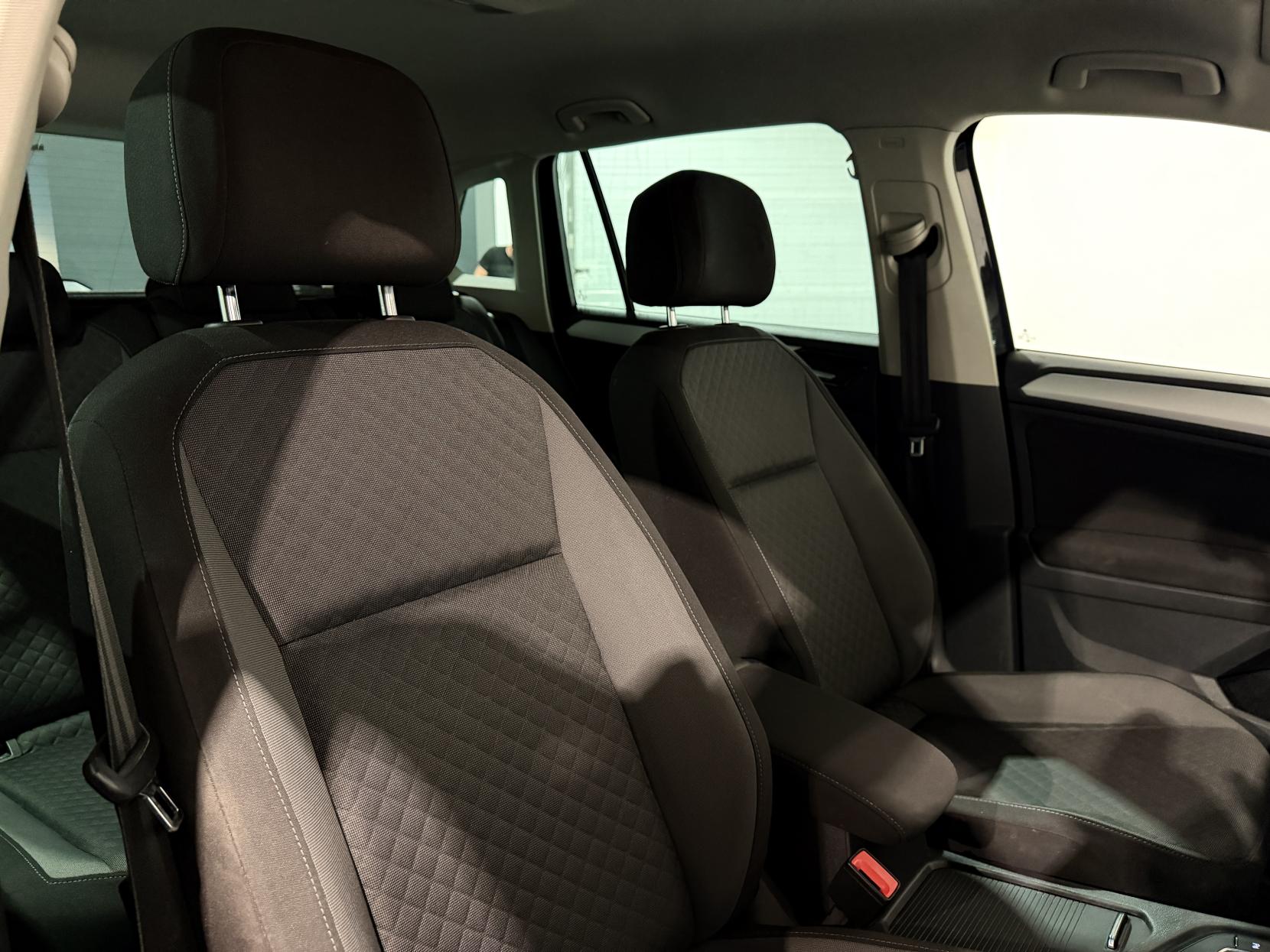 Volkswagen Tiguan 2.0 TDI SE Navigation SUV 5dr Diesel DSG Euro 6 (s/s) (150 ps)