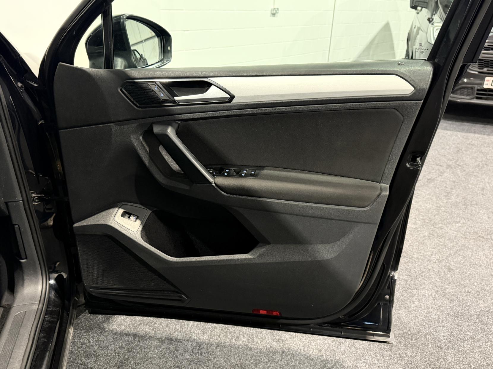 Volkswagen Tiguan 2.0 TDI SE Navigation SUV 5dr Diesel DSG Euro 6 (s/s) (150 ps)