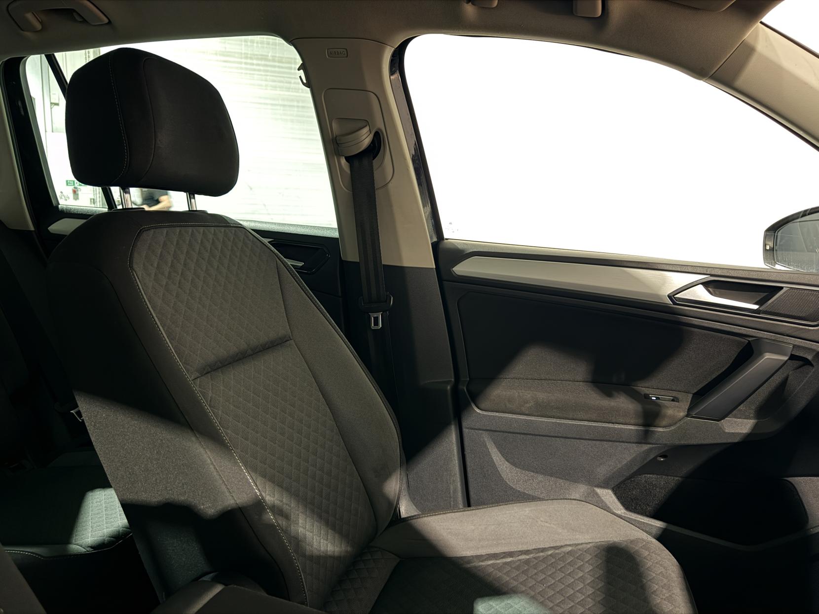 Volkswagen Tiguan 2.0 TDI SE Navigation SUV 5dr Diesel DSG Euro 6 (s/s) (150 ps)