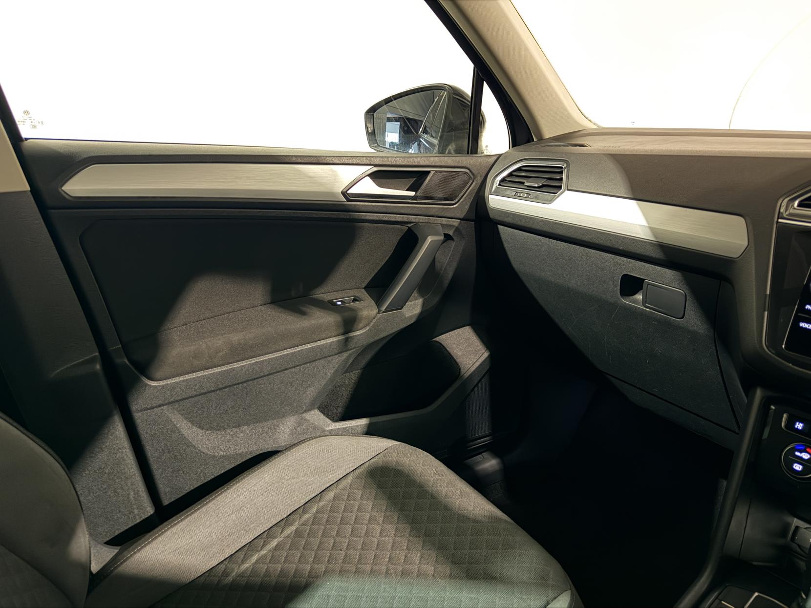 Volkswagen Tiguan 2.0 TDI SE Navigation SUV 5dr Diesel DSG Euro 6 (s/s) (150 ps)