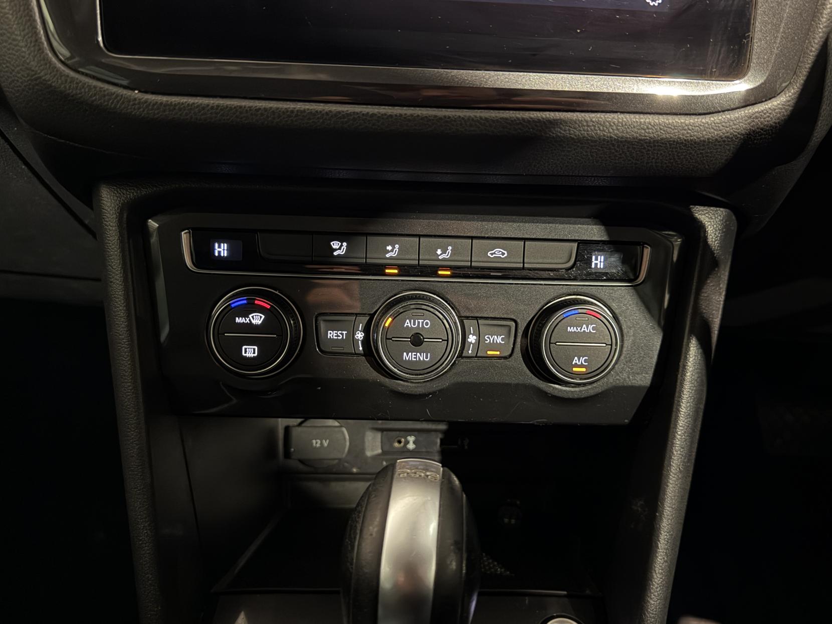 Volkswagen Tiguan 2.0 TDI SE Navigation SUV 5dr Diesel DSG Euro 6 (s/s) (150 ps)