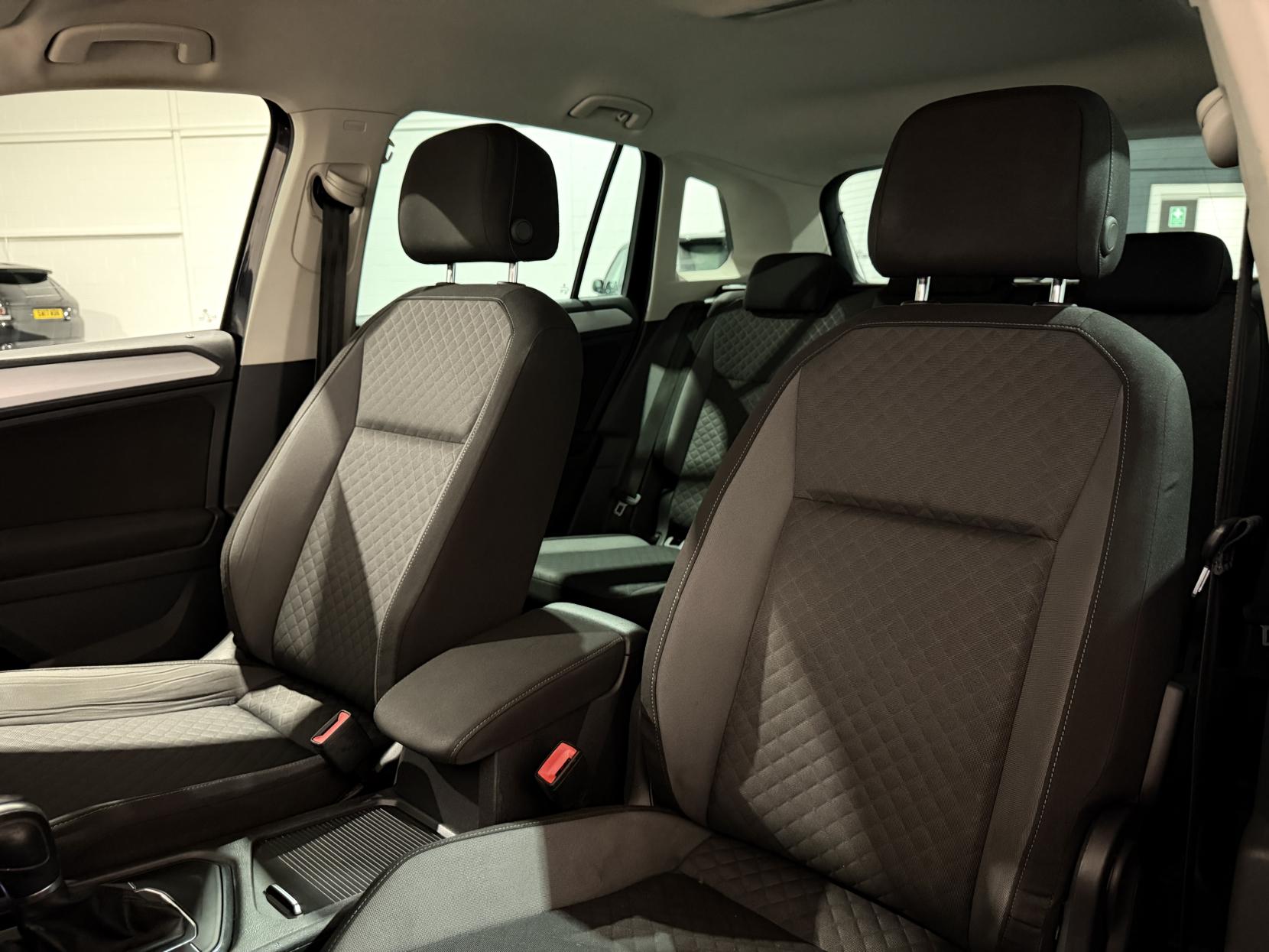 Volkswagen Tiguan 2.0 TDI SE Navigation SUV 5dr Diesel DSG Euro 6 (s/s) (150 ps)