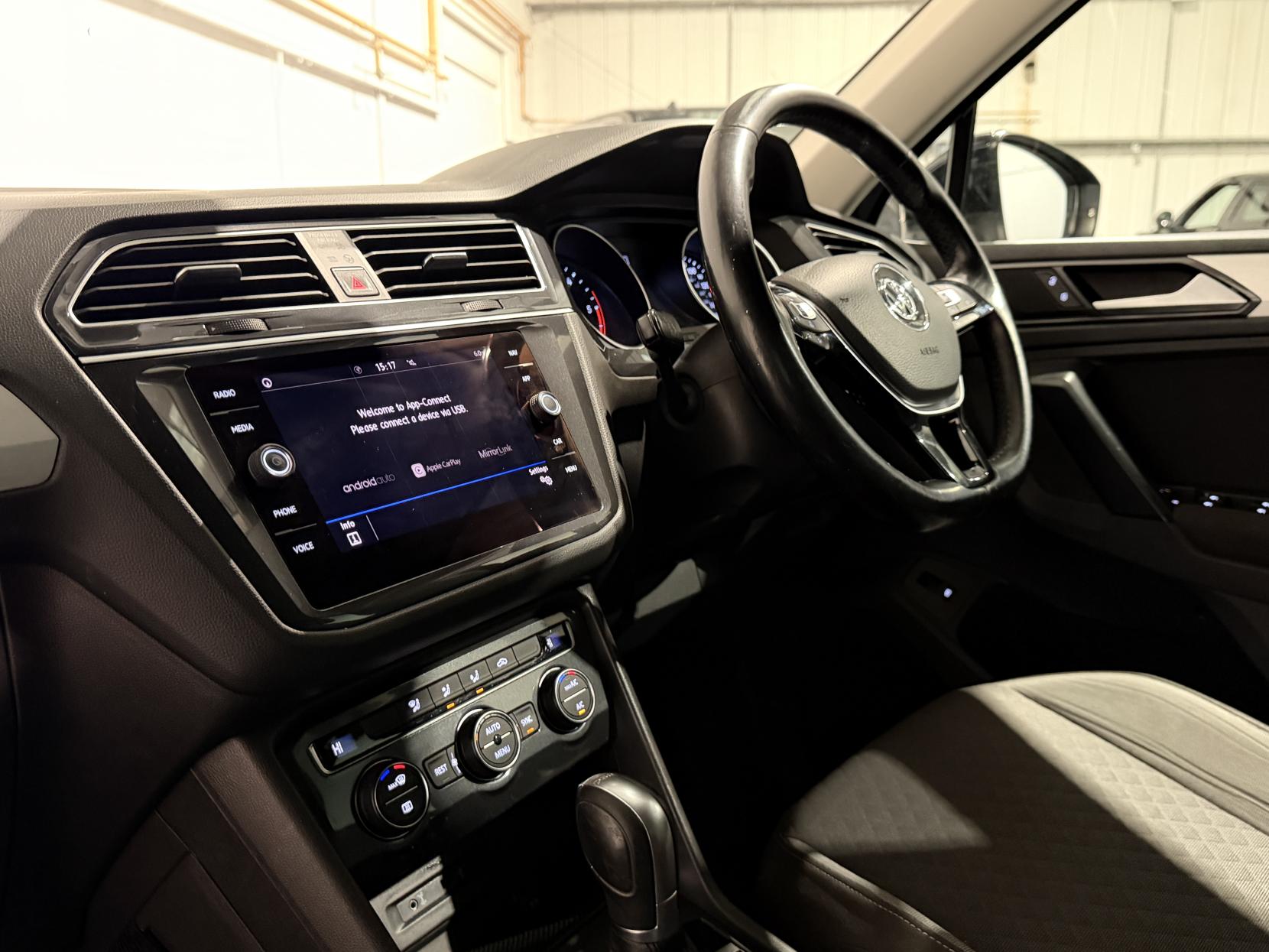 Volkswagen Tiguan 2.0 TDI SE Navigation SUV 5dr Diesel DSG Euro 6 (s/s) (150 ps)