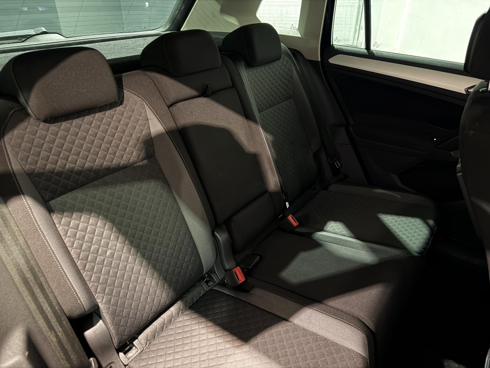 Volkswagen Tiguan 2.0 TDI SE Navigation SUV 5dr Diesel DSG Euro 6 (s/s) (150 ps)