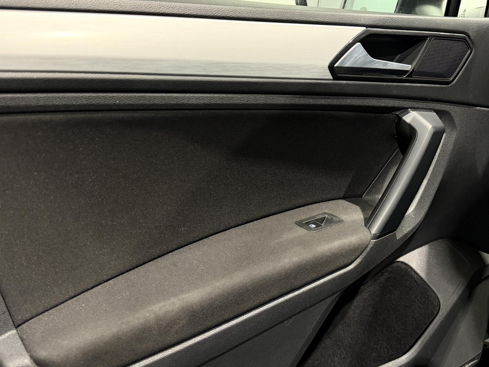 Volkswagen Tiguan 2.0 TDI SE Navigation SUV 5dr Diesel DSG Euro 6 (s/s) (150 ps)