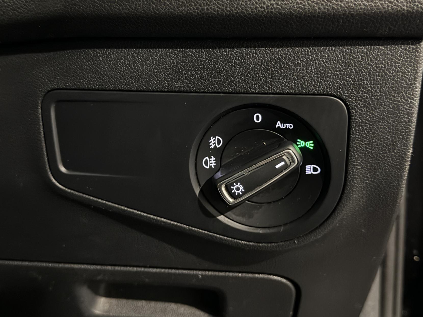 Volkswagen Tiguan 2.0 TDI SE Navigation SUV 5dr Diesel DSG Euro 6 (s/s) (150 ps)