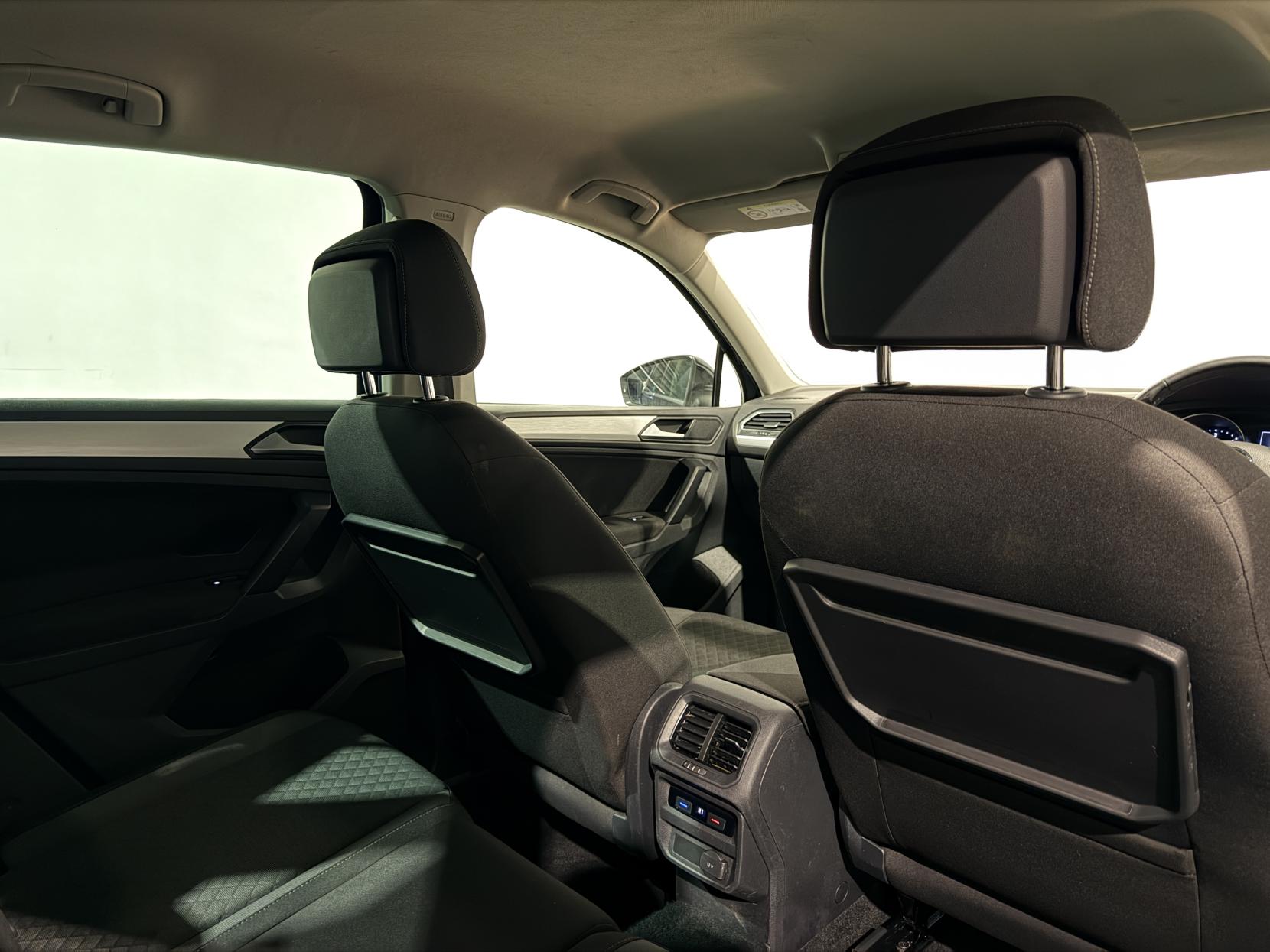 Volkswagen Tiguan 2.0 TDI SE Navigation SUV 5dr Diesel DSG Euro 6 (s/s) (150 ps)