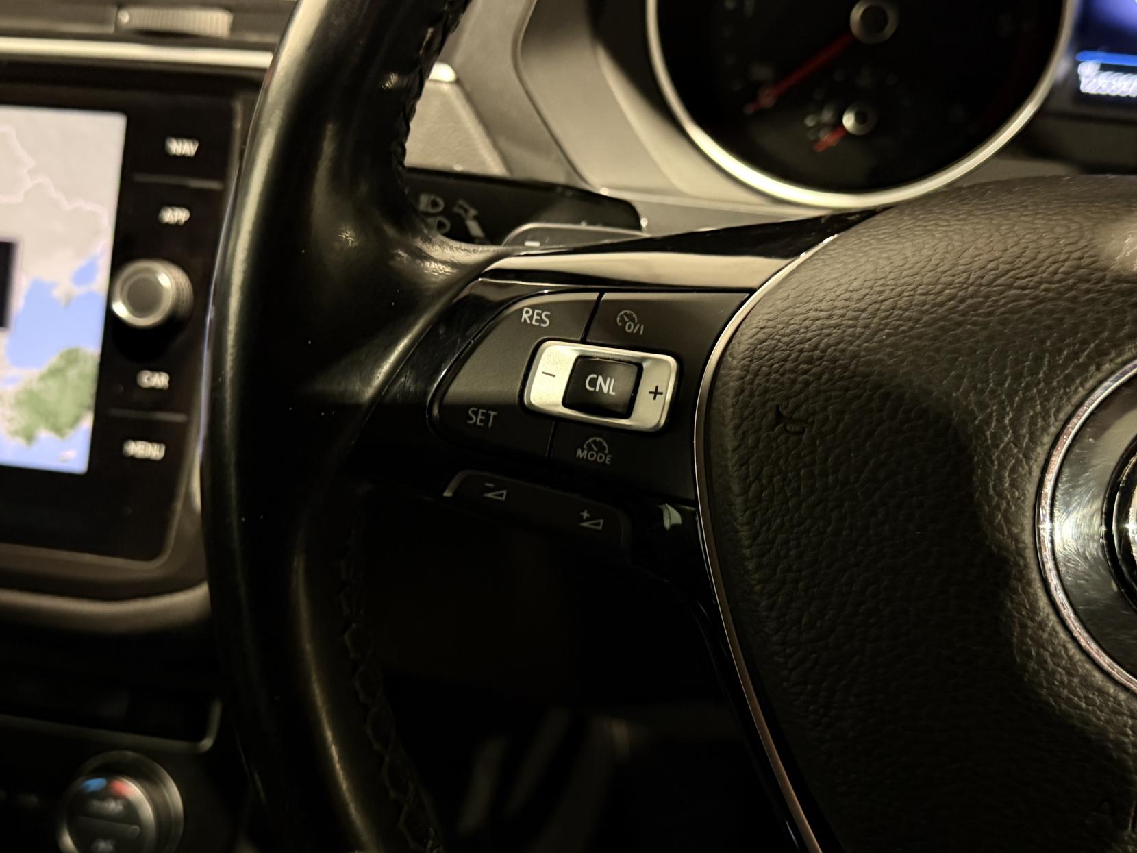 Volkswagen Tiguan 2.0 TDI SE Navigation SUV 5dr Diesel DSG Euro 6 (s/s) (150 ps)