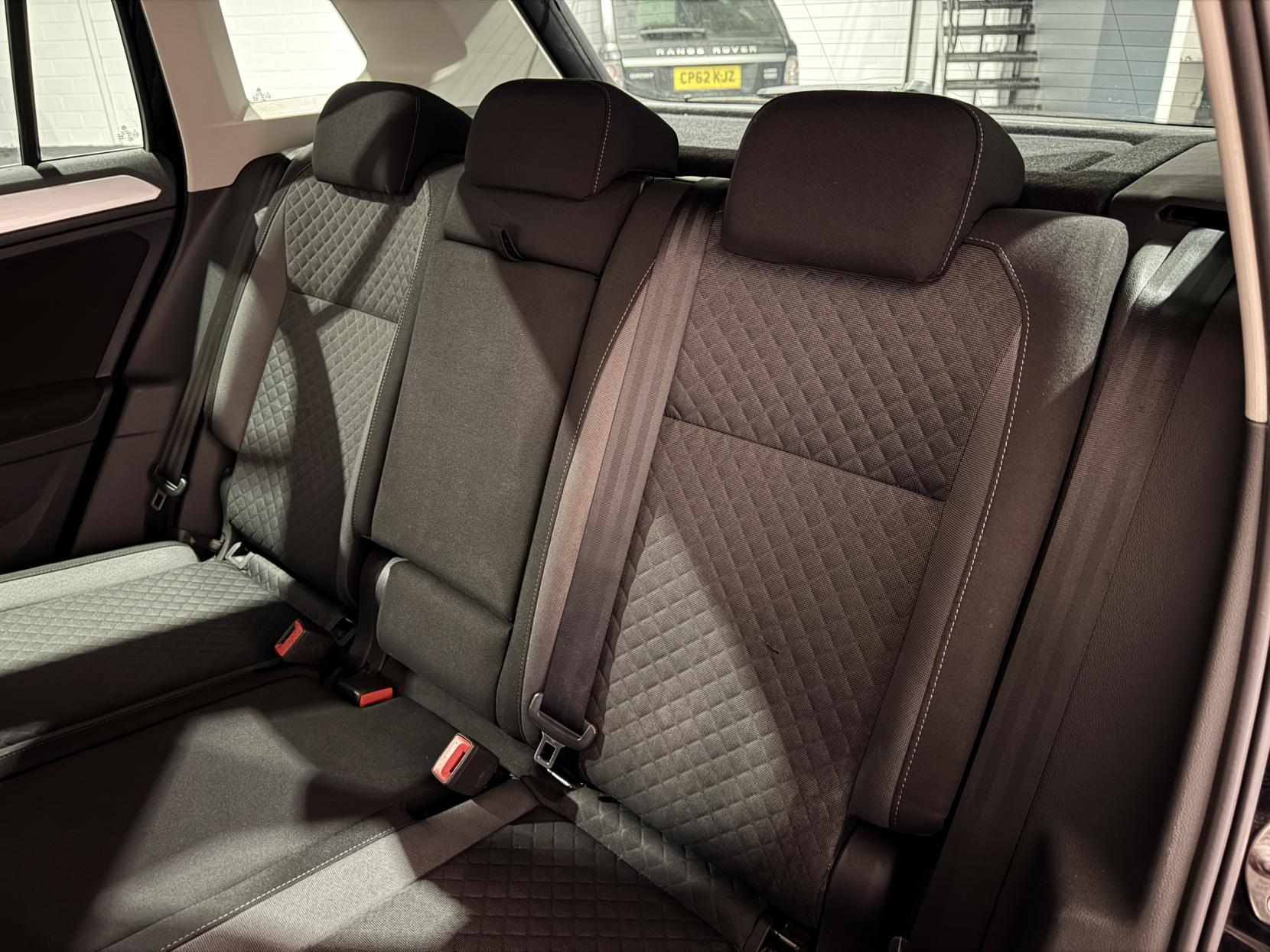 Volkswagen Tiguan 2.0 TDI SE Navigation SUV 5dr Diesel DSG Euro 6 (s/s) (150 ps)