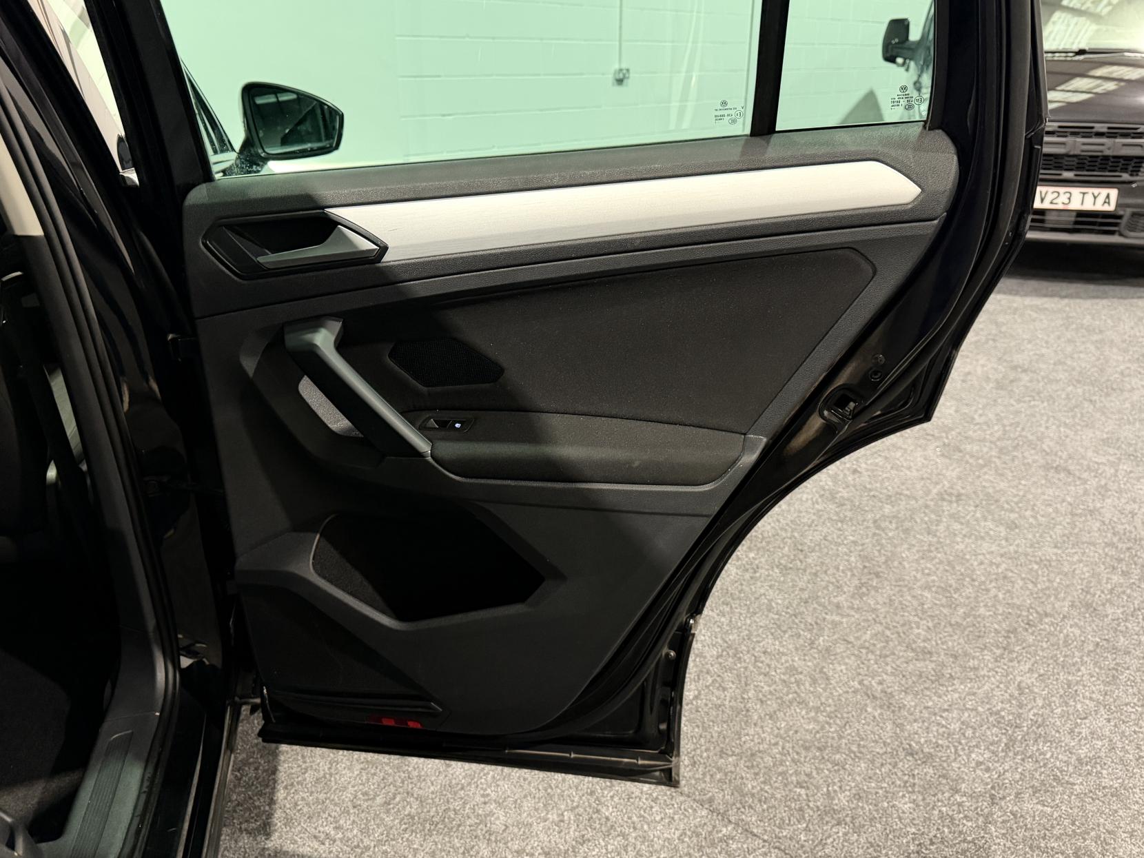 Volkswagen Tiguan 2.0 TDI SE Navigation SUV 5dr Diesel DSG Euro 6 (s/s) (150 ps)