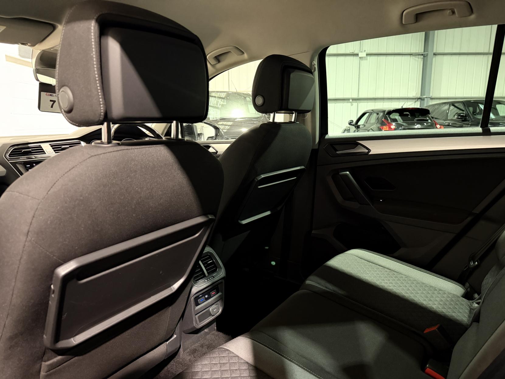 Volkswagen Tiguan 2.0 TDI SE Navigation SUV 5dr Diesel DSG Euro 6 (s/s) (150 ps)