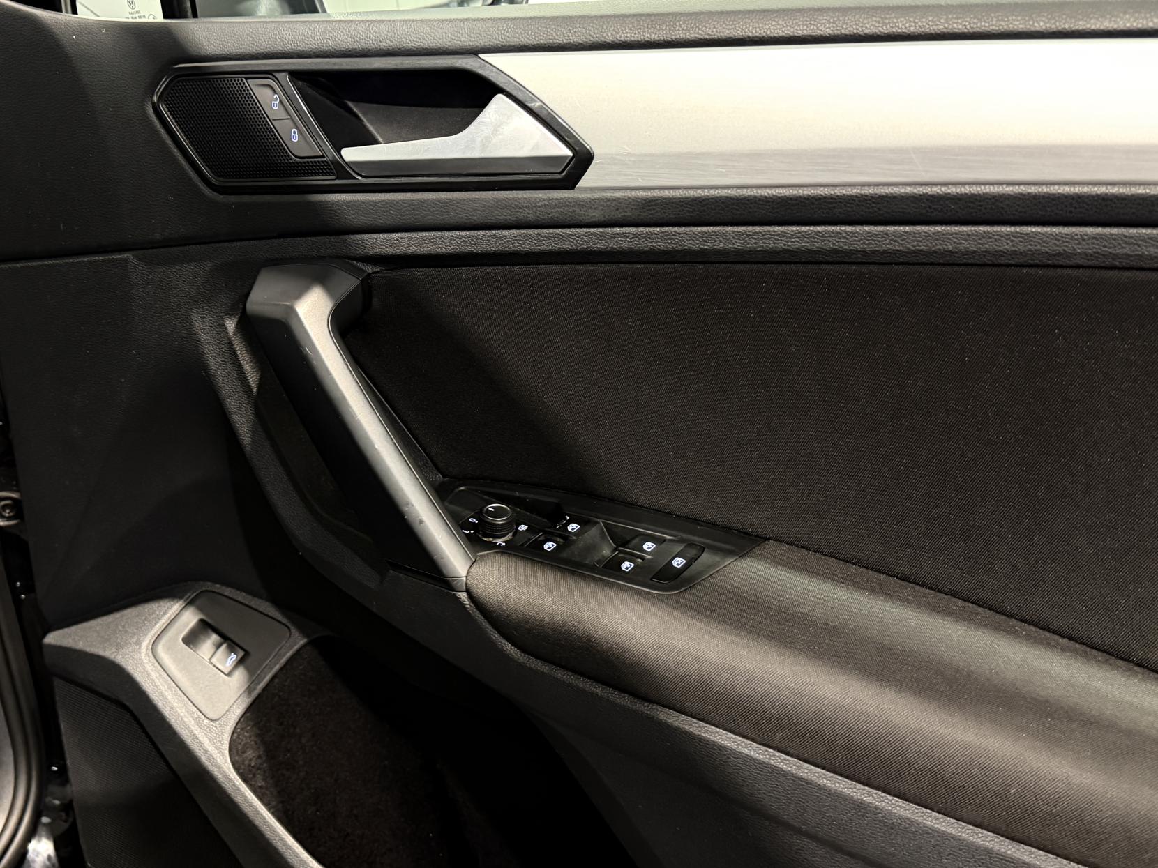 Volkswagen Tiguan 2.0 TDI SE Navigation SUV 5dr Diesel DSG Euro 6 (s/s) (150 ps)