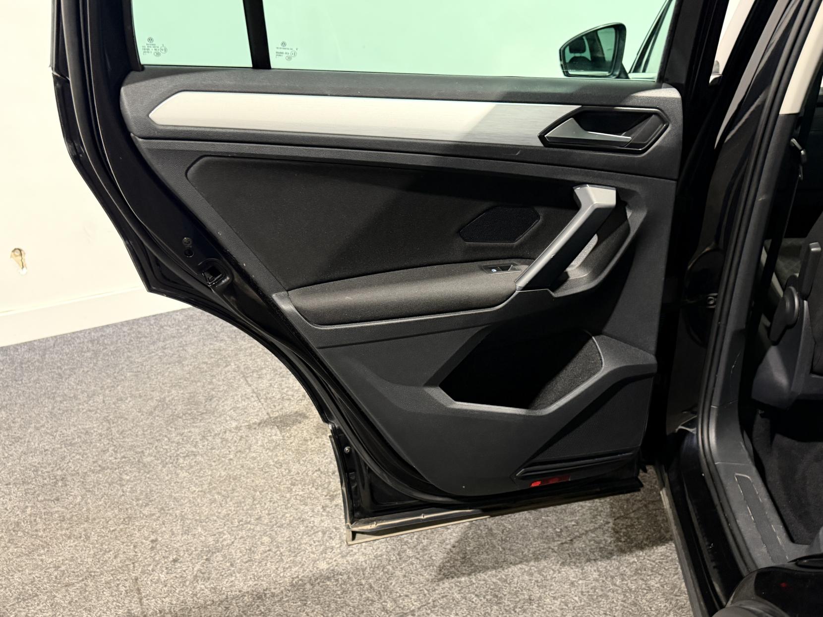 Volkswagen Tiguan 2.0 TDI SE Navigation SUV 5dr Diesel DSG Euro 6 (s/s) (150 ps)