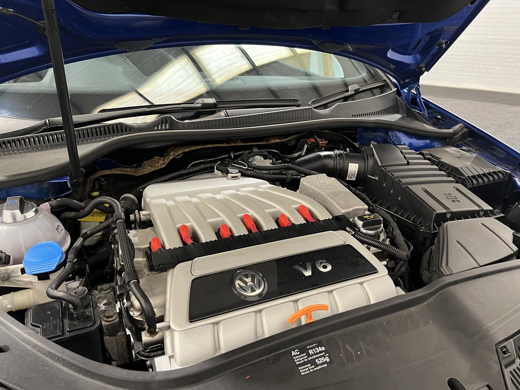 Volkswagen Golf 3.2 V6 R32 Hatchback 5dr Petrol DSG 4Motion (233 g/km, 247 bhp)