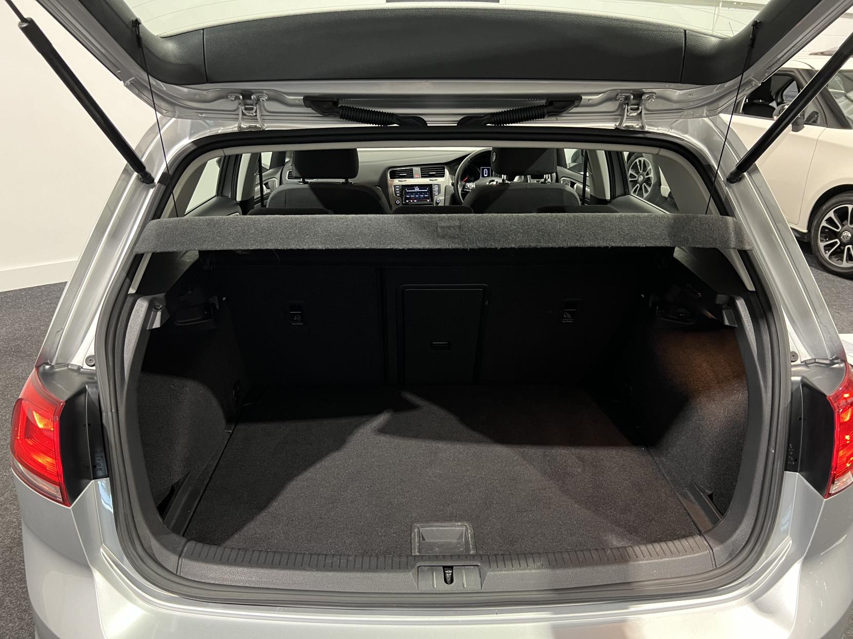 Volkswagen Golf 1.6 TDI BlueMotion Tech SE Hatchback 5dr Diesel Manual Euro 5 (s/s) (105 ps)