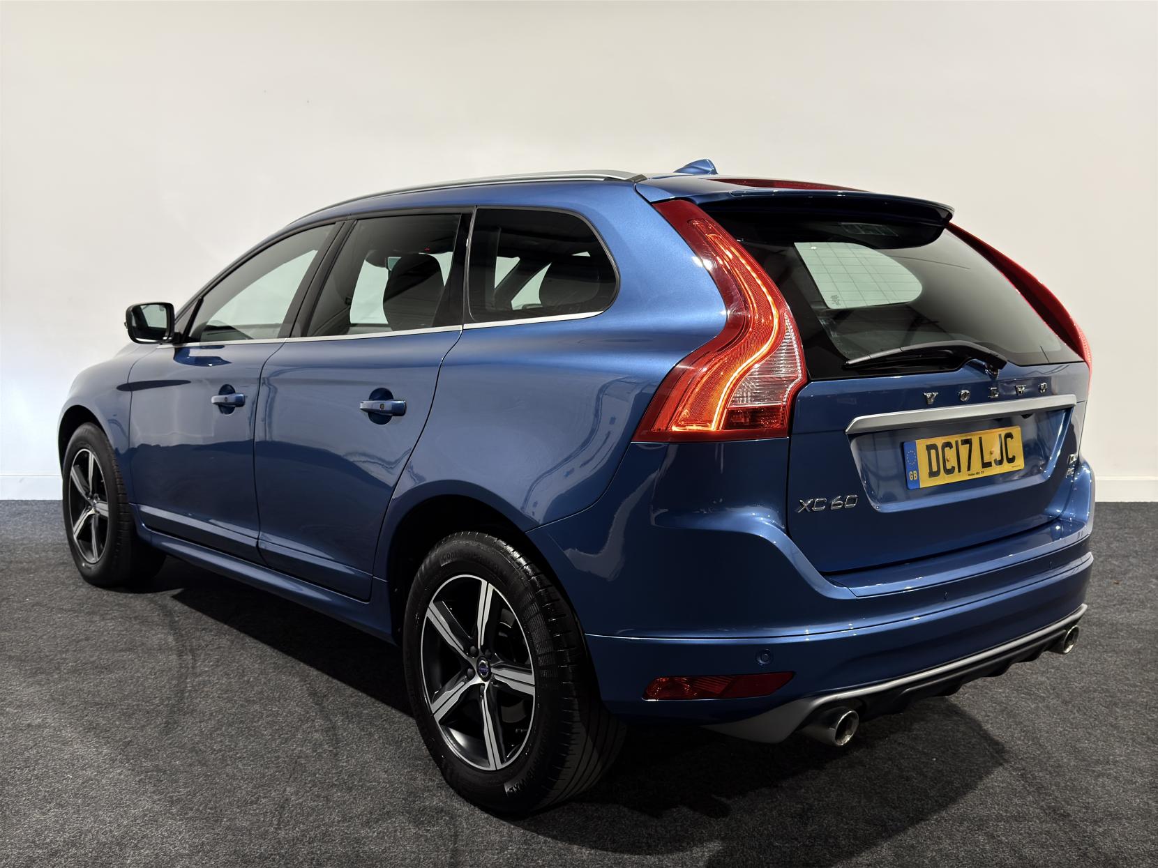 Volvo XC60 2.4 D4 R-Design Lux Nav SUV 5dr Diesel Auto AWD Euro 6 (s/s) (190 ps)