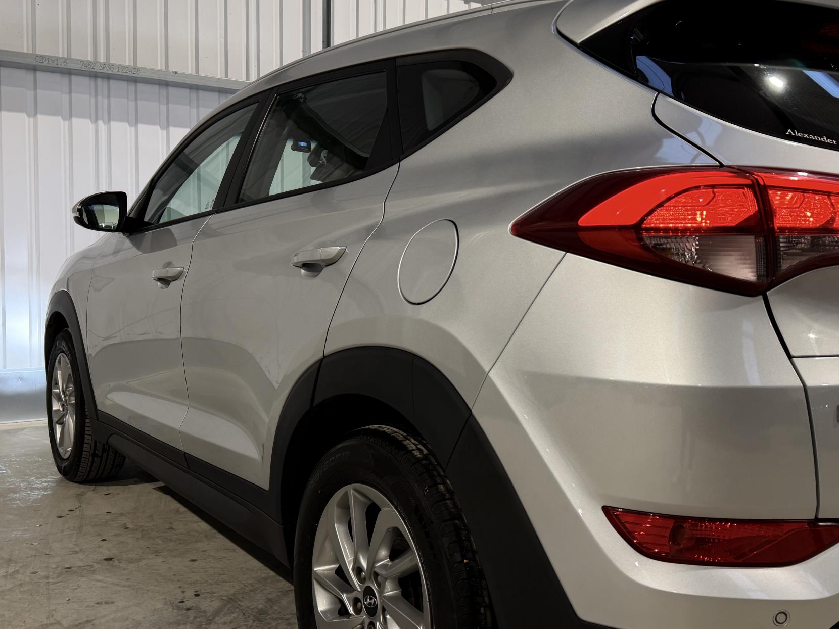 Hyundai TUCSON 1.7 CRDi Blue Drive SE SUV 5dr Diesel DCT Euro 6 (s/s) (141 ps)
