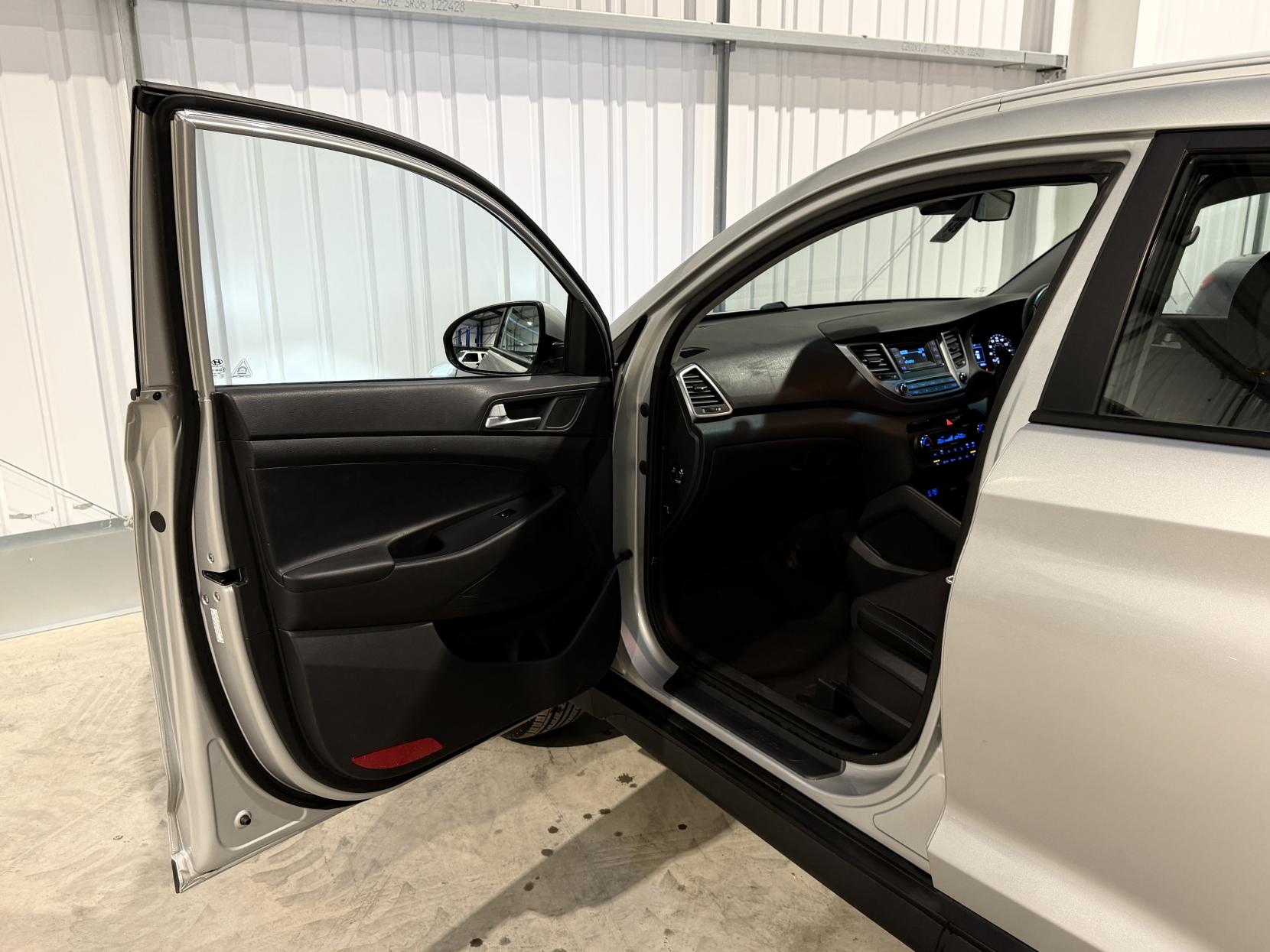 Hyundai TUCSON 1.7 CRDi Blue Drive SE SUV 5dr Diesel DCT Euro 6 (s/s) (141 ps)