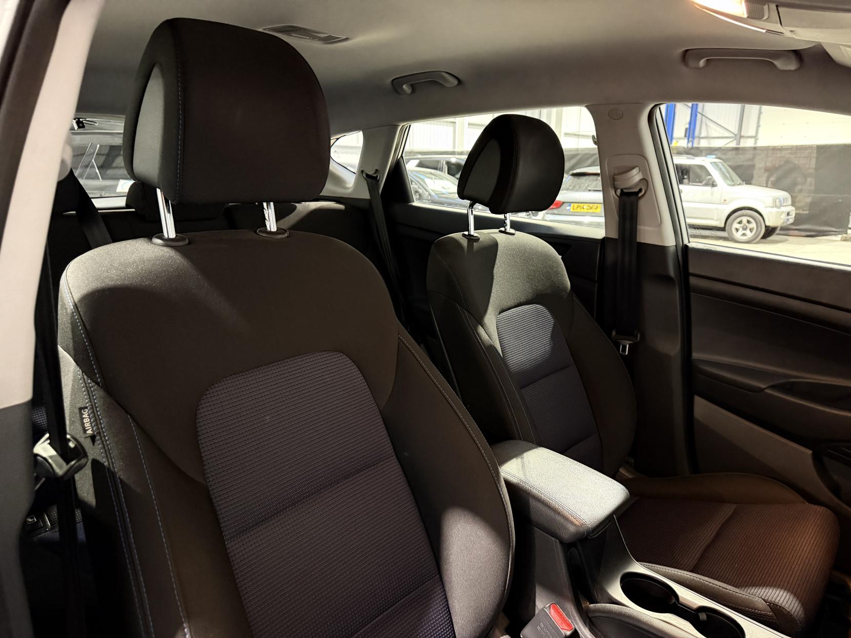 Hyundai TUCSON 1.7 CRDi Blue Drive SE SUV 5dr Diesel DCT Euro 6 (s/s) (141 ps)