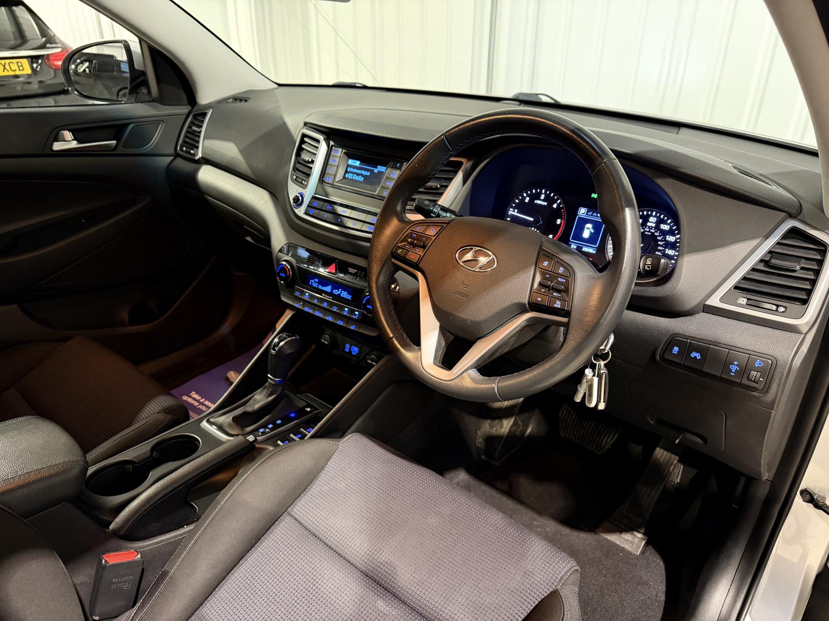 Hyundai TUCSON 1.7 CRDi Blue Drive SE SUV 5dr Diesel DCT Euro 6 (s/s) (141 ps)