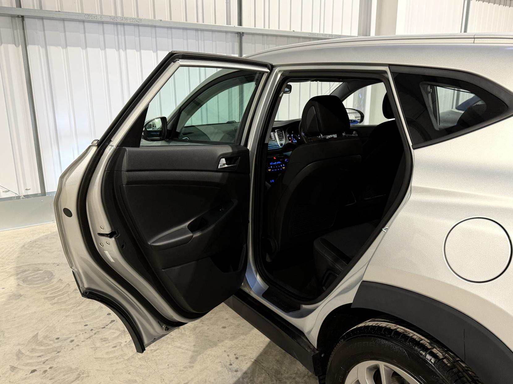 Hyundai TUCSON 1.7 CRDi Blue Drive SE SUV 5dr Diesel DCT Euro 6 (s/s) (141 ps)