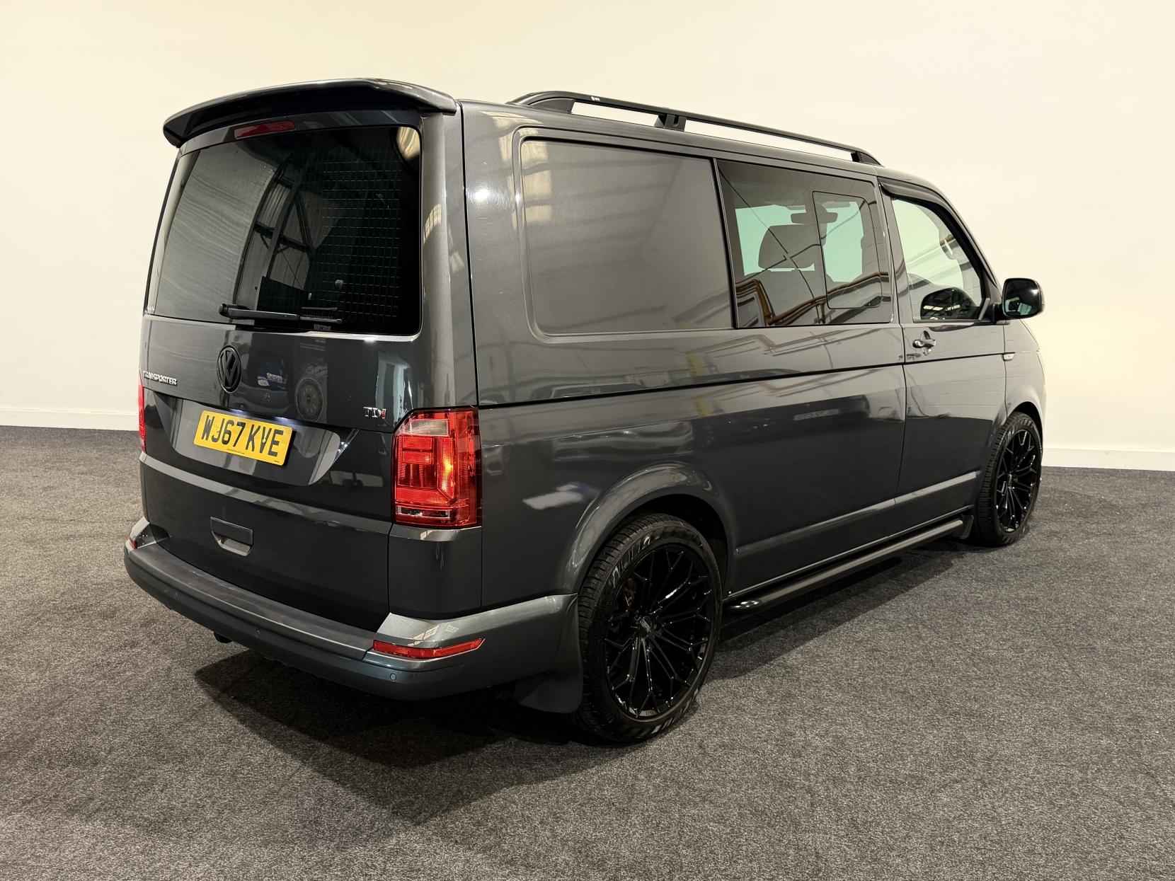Volkswagen Transporter 2.0 TDI T32 BlueMotion Tech Highline Kombi Double Cab 5dr Diesel DSG FWD SWB Euro 6 (s/s) (150 ps)