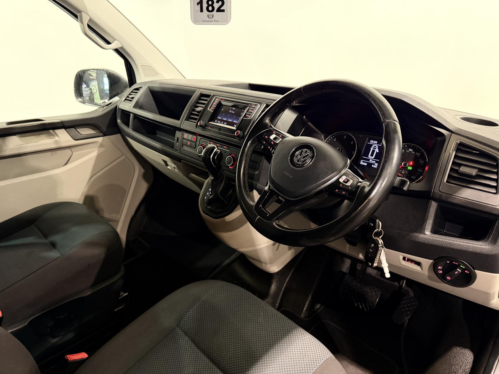 Volkswagen Transporter 2.0 TDI T32 BlueMotion Tech Highline Kombi Double Cab 5dr Diesel DSG FWD SWB Euro 6 (s/s) (150 ps)