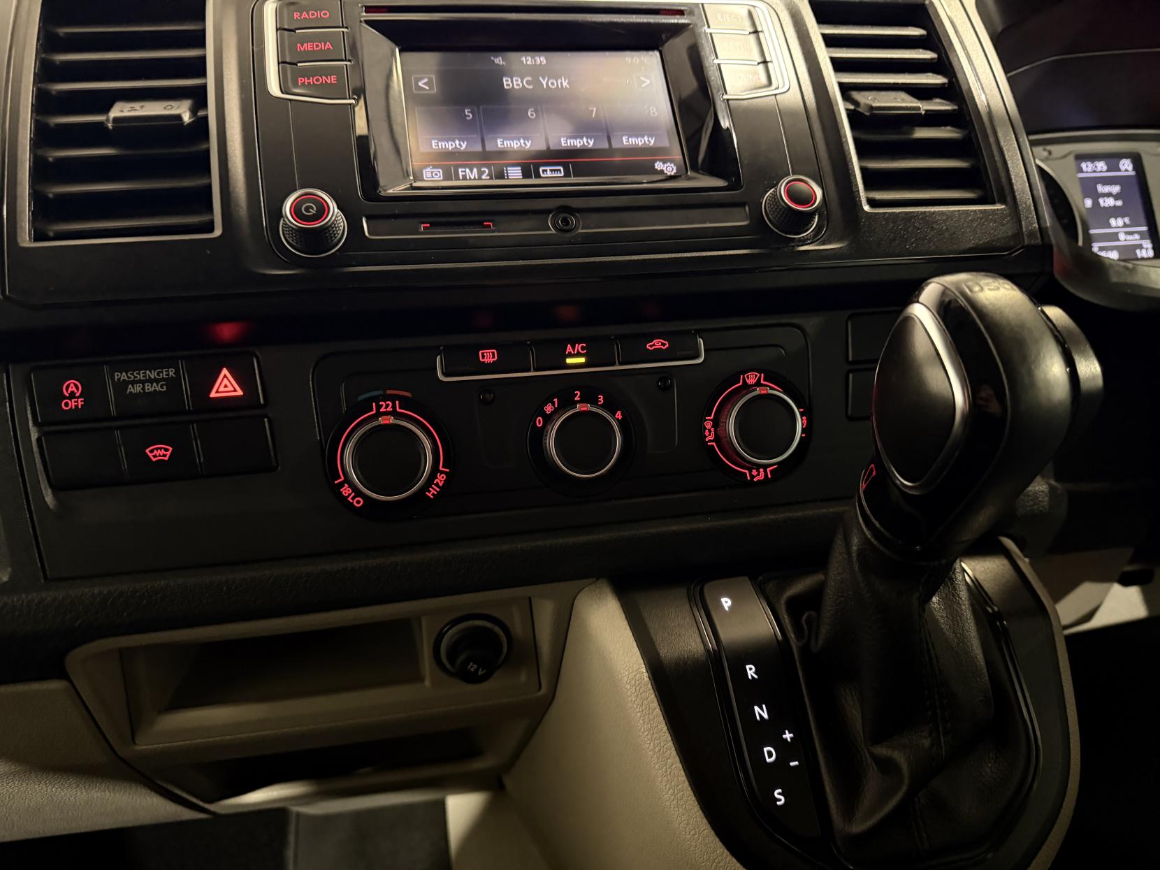 Volkswagen Transporter 2.0 TDI T32 BlueMotion Tech Highline Kombi Double Cab 5dr Diesel DSG FWD SWB Euro 6 (s/s) (150 ps)