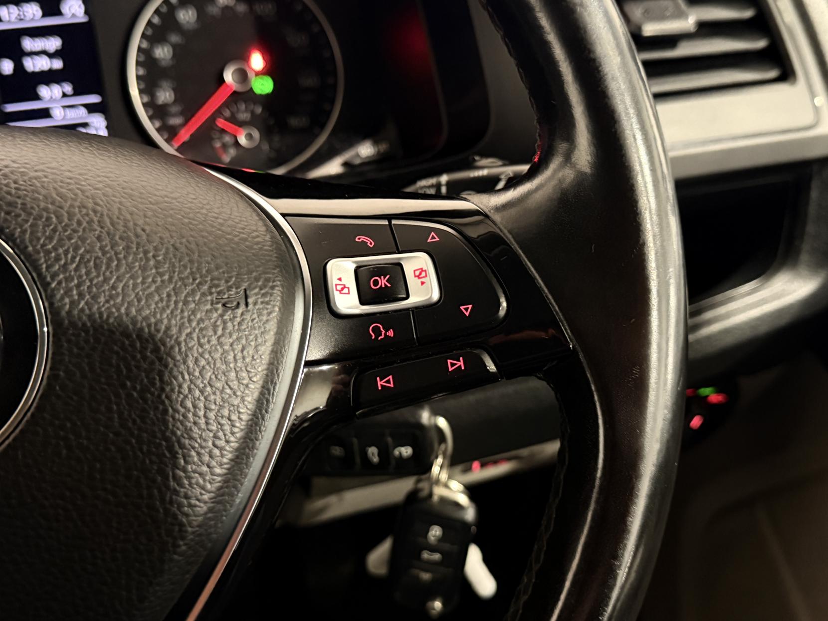 Volkswagen Transporter 2.0 TDI T32 BlueMotion Tech Highline Kombi Double Cab 5dr Diesel DSG FWD SWB Euro 6 (s/s) (150 ps)