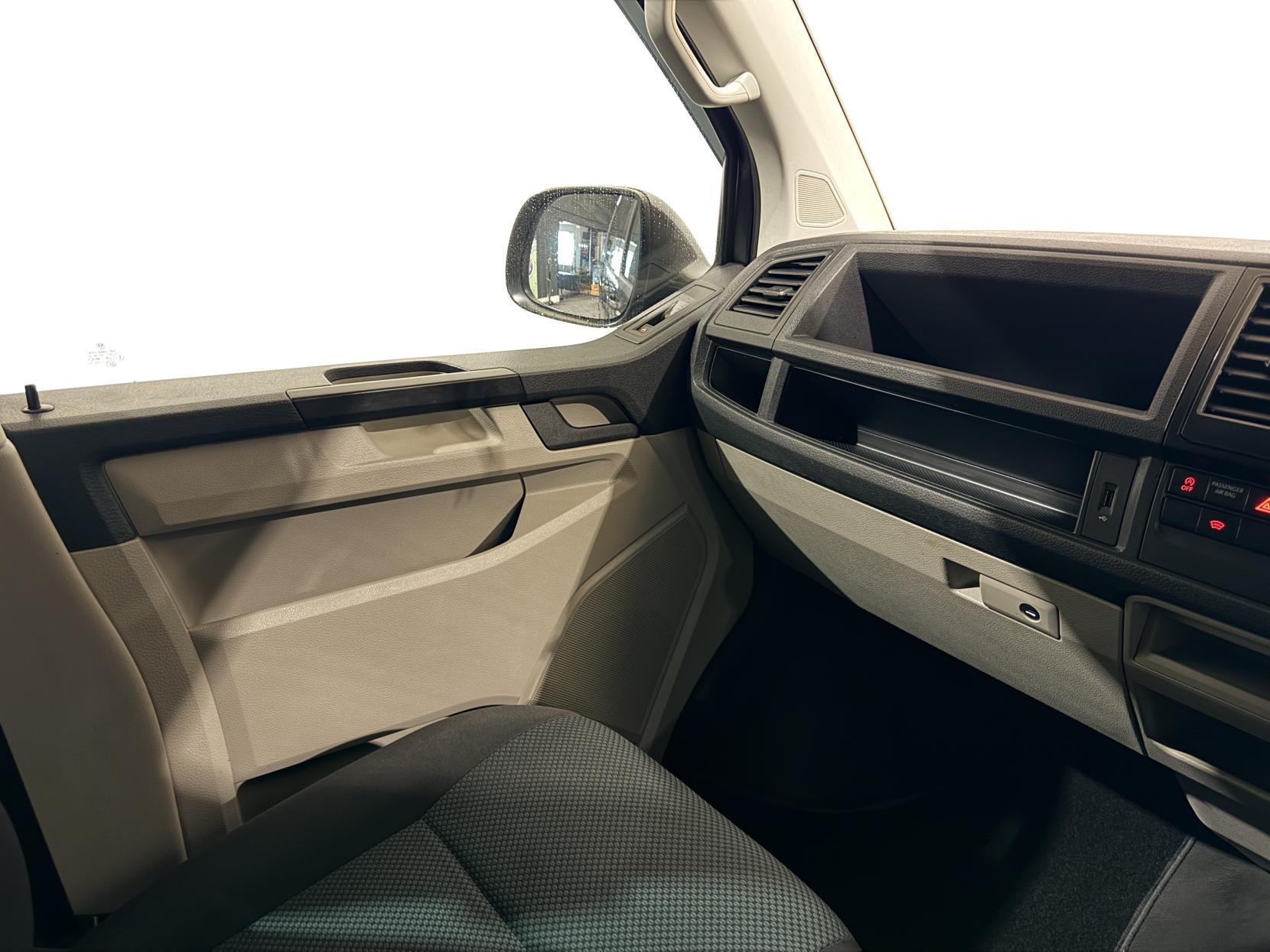 Volkswagen Transporter 2.0 TDI T32 BlueMotion Tech Highline Kombi Double Cab 5dr Diesel DSG FWD SWB Euro 6 (s/s) (150 ps)