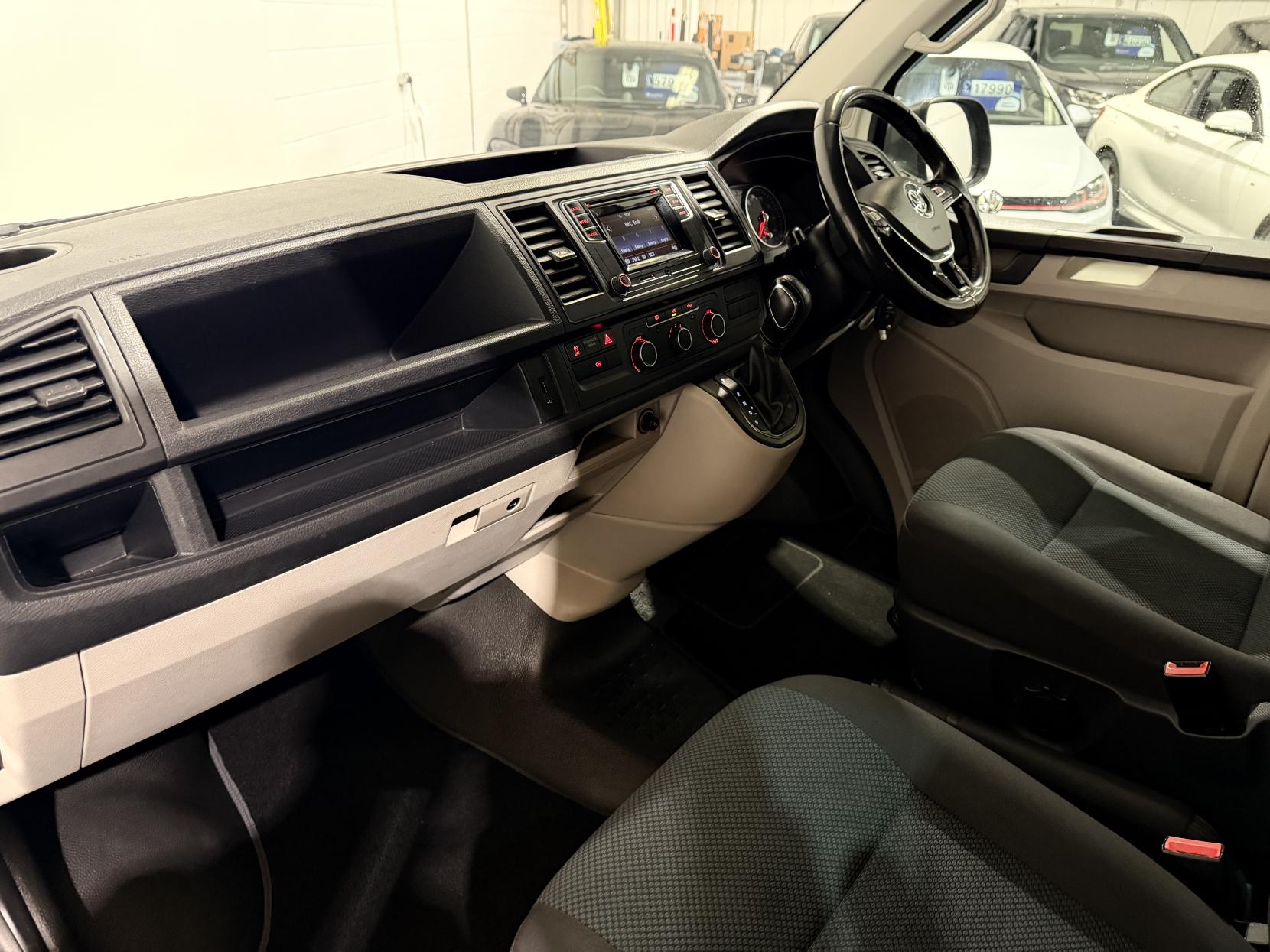 Volkswagen Transporter 2.0 TDI T32 BlueMotion Tech Highline Kombi Double Cab 5dr Diesel DSG FWD SWB Euro 6 (s/s) (150 ps)