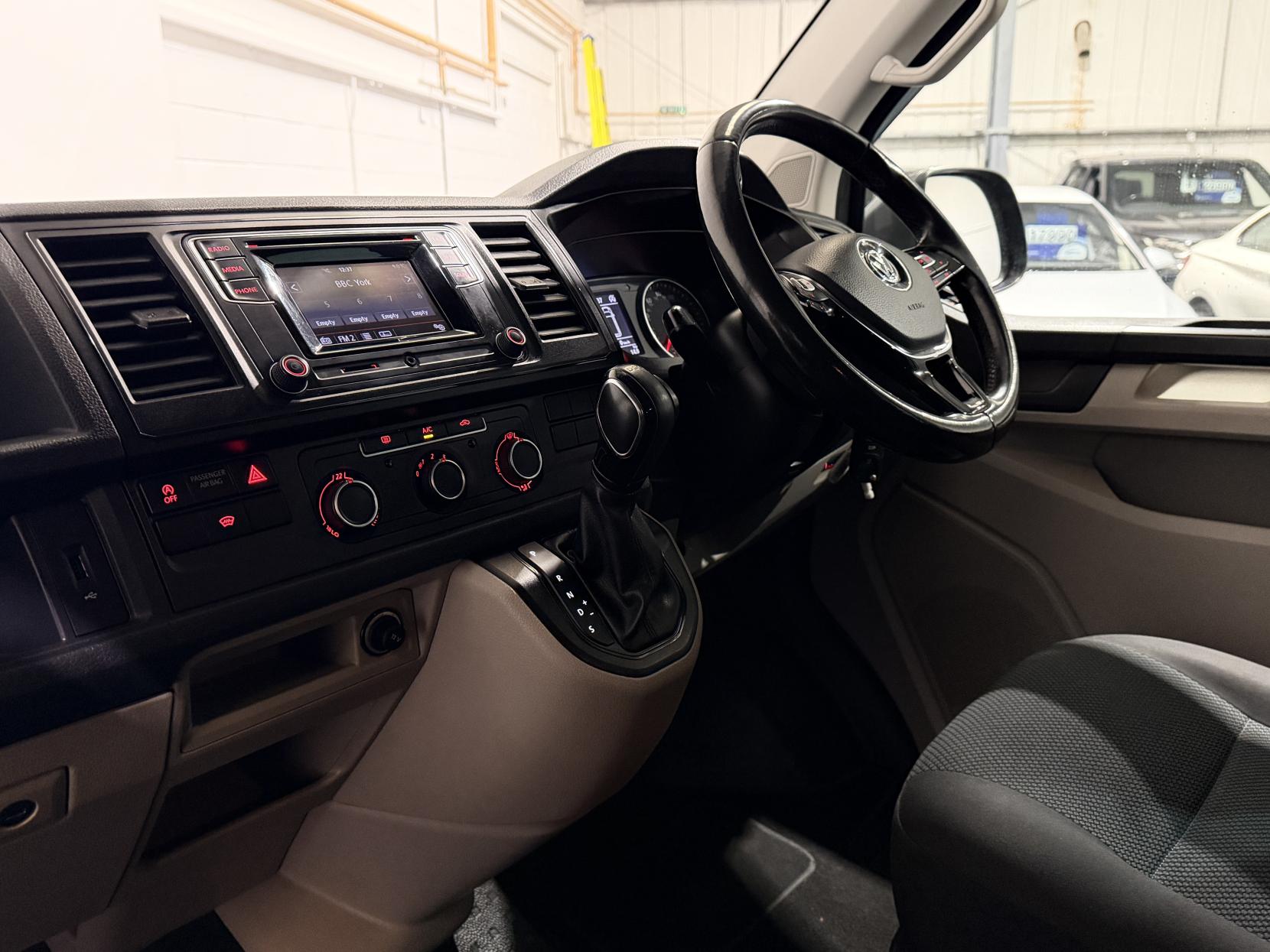 Volkswagen Transporter 2.0 TDI T32 BlueMotion Tech Highline Kombi Double Cab 5dr Diesel DSG FWD SWB Euro 6 (s/s) (150 ps)