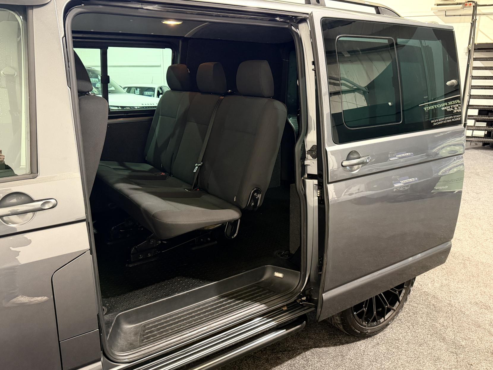 Volkswagen Transporter 2.0 TDI T32 BlueMotion Tech Highline Kombi Double Cab 5dr Diesel DSG FWD SWB Euro 6 (s/s) (150 ps)