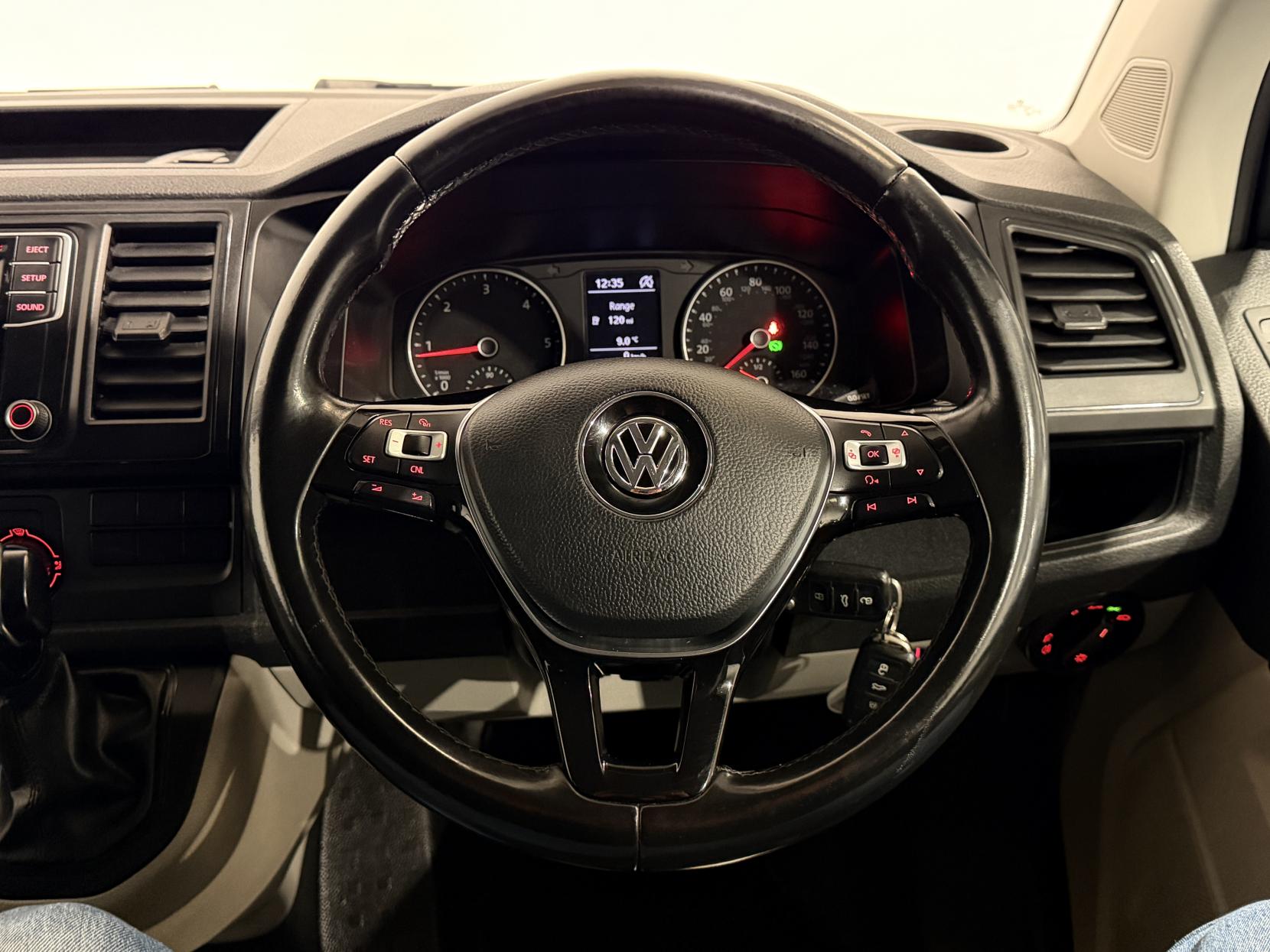 Volkswagen Transporter 2.0 TDI T32 BlueMotion Tech Highline Kombi Double Cab 5dr Diesel DSG FWD SWB Euro 6 (s/s) (150 ps)