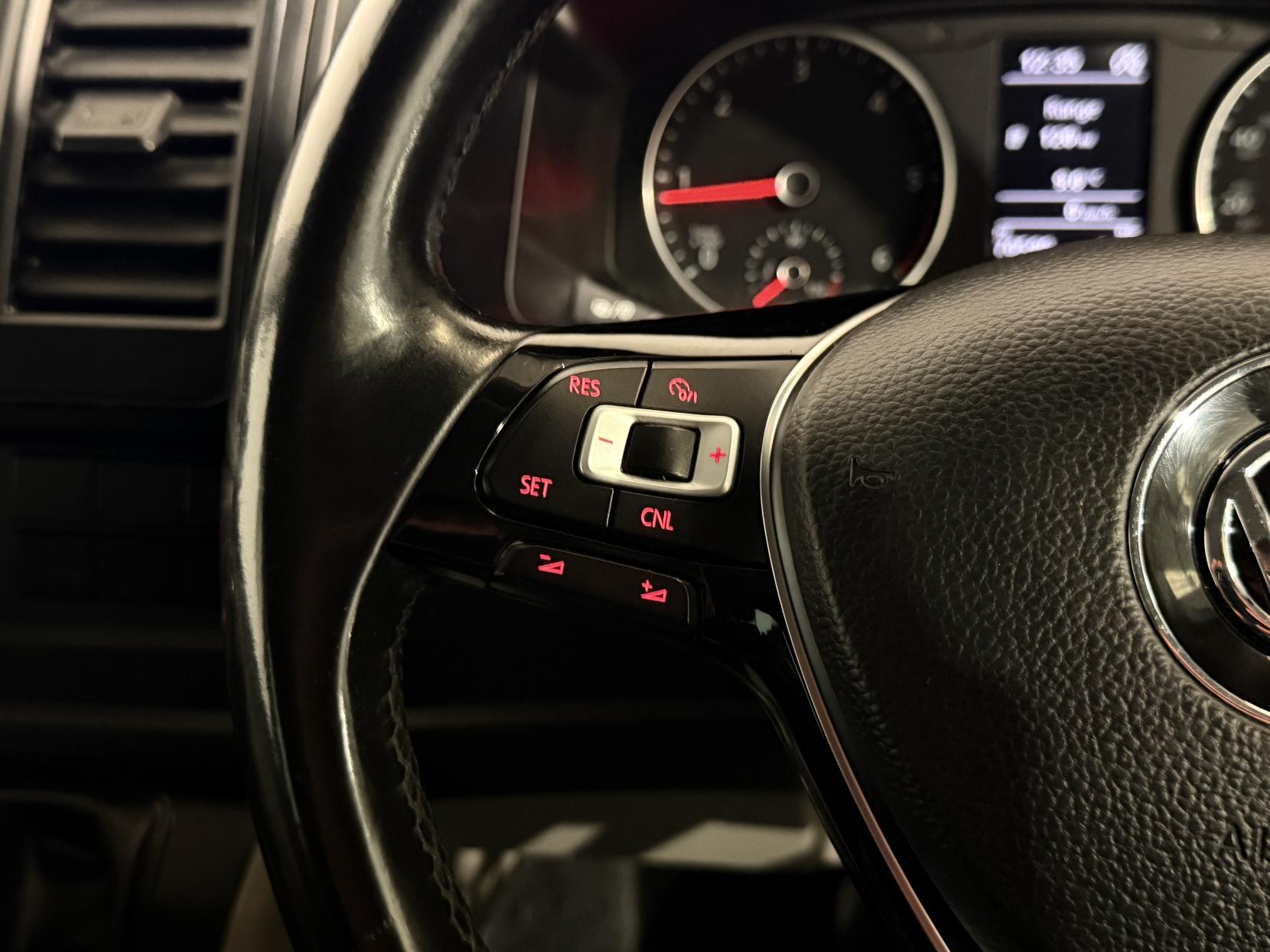 Volkswagen Transporter 2.0 TDI T32 BlueMotion Tech Highline Kombi Double Cab 5dr Diesel DSG FWD SWB Euro 6 (s/s) (150 ps)