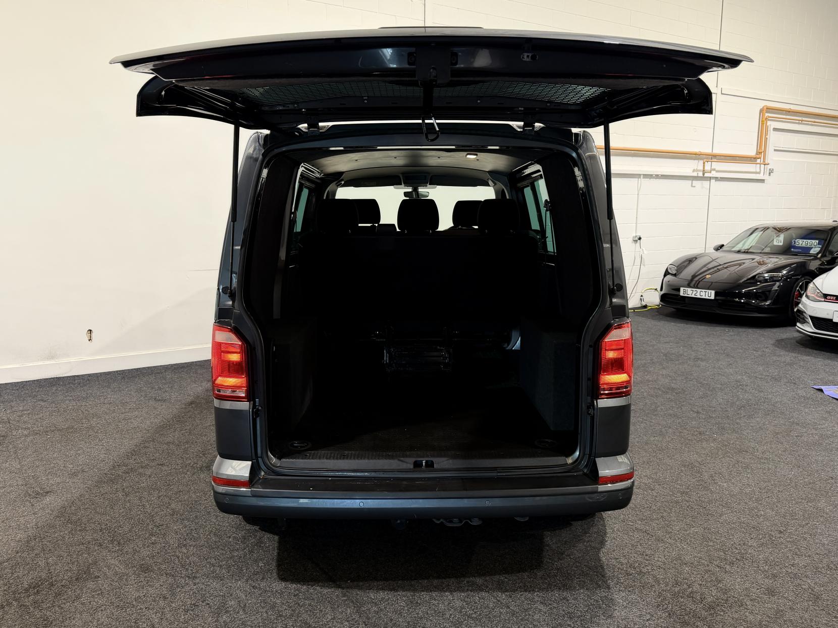 Volkswagen Transporter 2.0 TDI T32 BlueMotion Tech Highline Kombi Double Cab 5dr Diesel DSG FWD SWB Euro 6 (s/s) (150 ps)