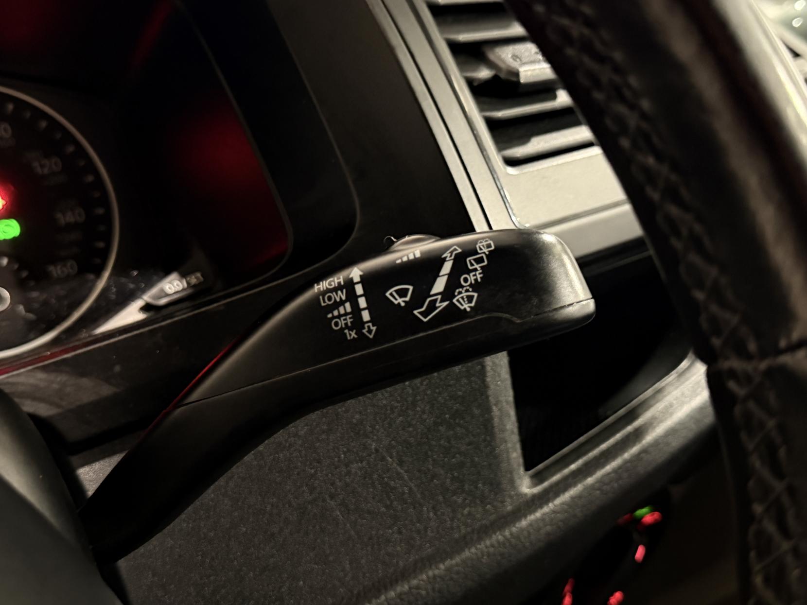 Volkswagen Transporter 2.0 TDI T32 BlueMotion Tech Highline Kombi Double Cab 5dr Diesel DSG FWD SWB Euro 6 (s/s) (150 ps)