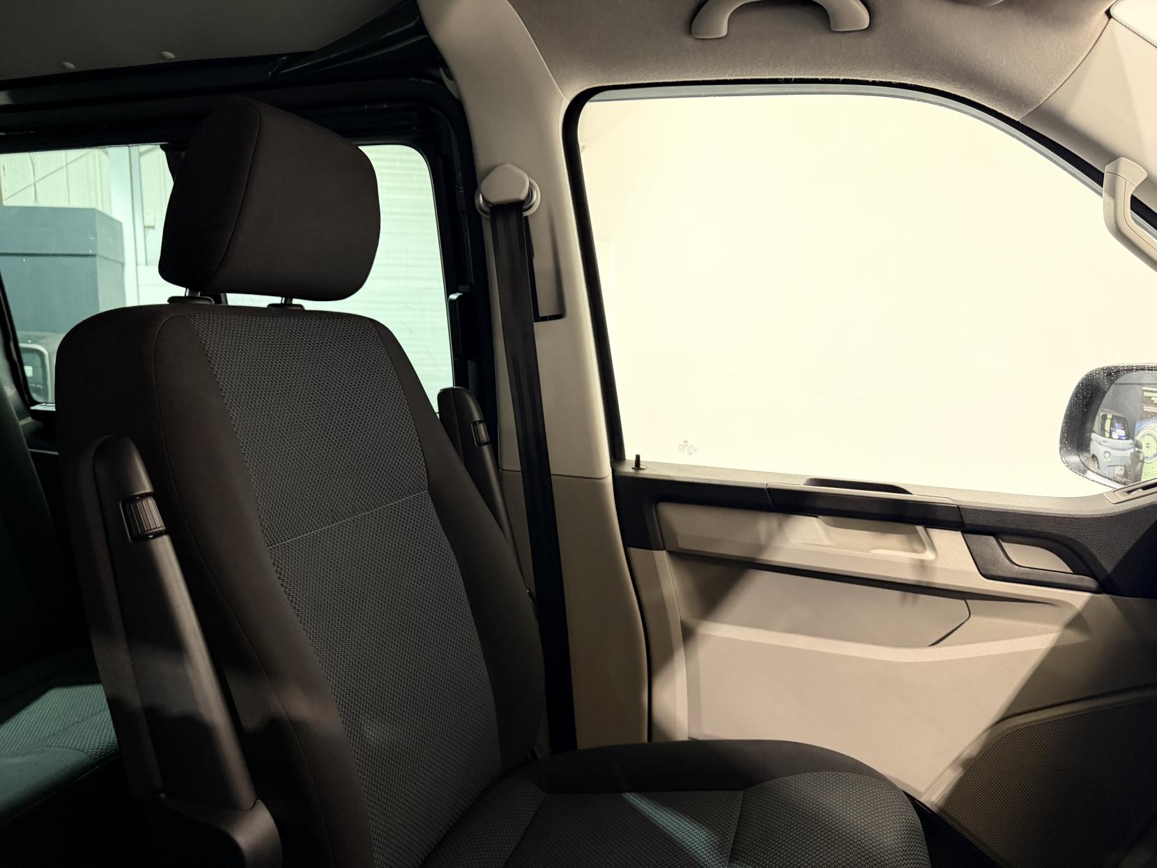 Volkswagen Transporter 2.0 TDI T32 BlueMotion Tech Highline Kombi Double Cab 5dr Diesel DSG FWD SWB Euro 6 (s/s) (150 ps)