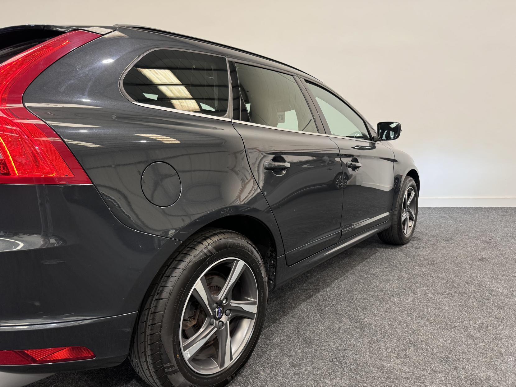 Volvo XC60 2.0 D4 R-Design SUV 5dr Diesel Manual Euro 6 (s/s) (181 ps)