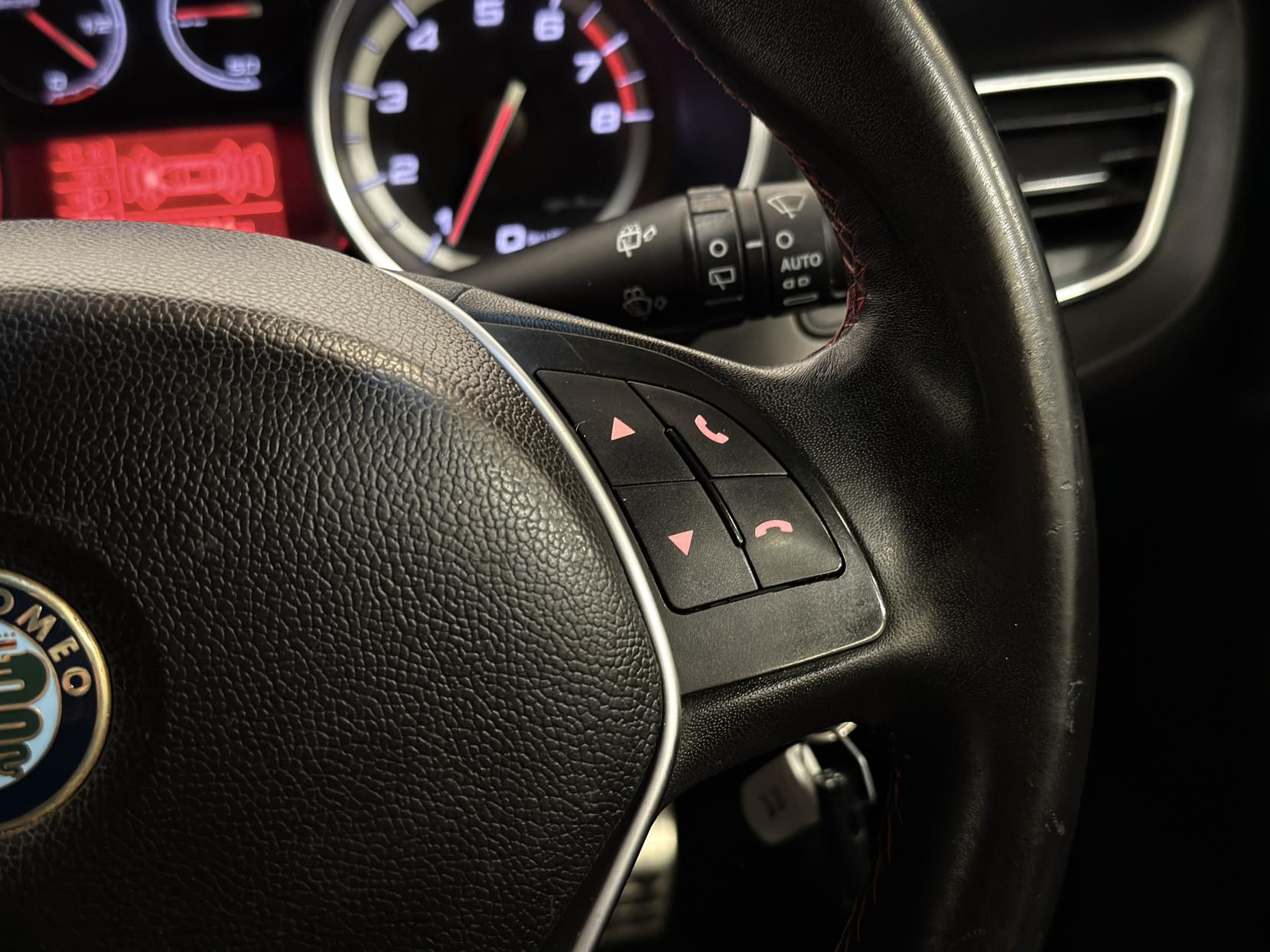 Alfa Romeo Giulietta 1.4 TB MultiAir Exclusive Hatchback 5dr Petrol Manual Euro 6 (s/s) (170 bhp)