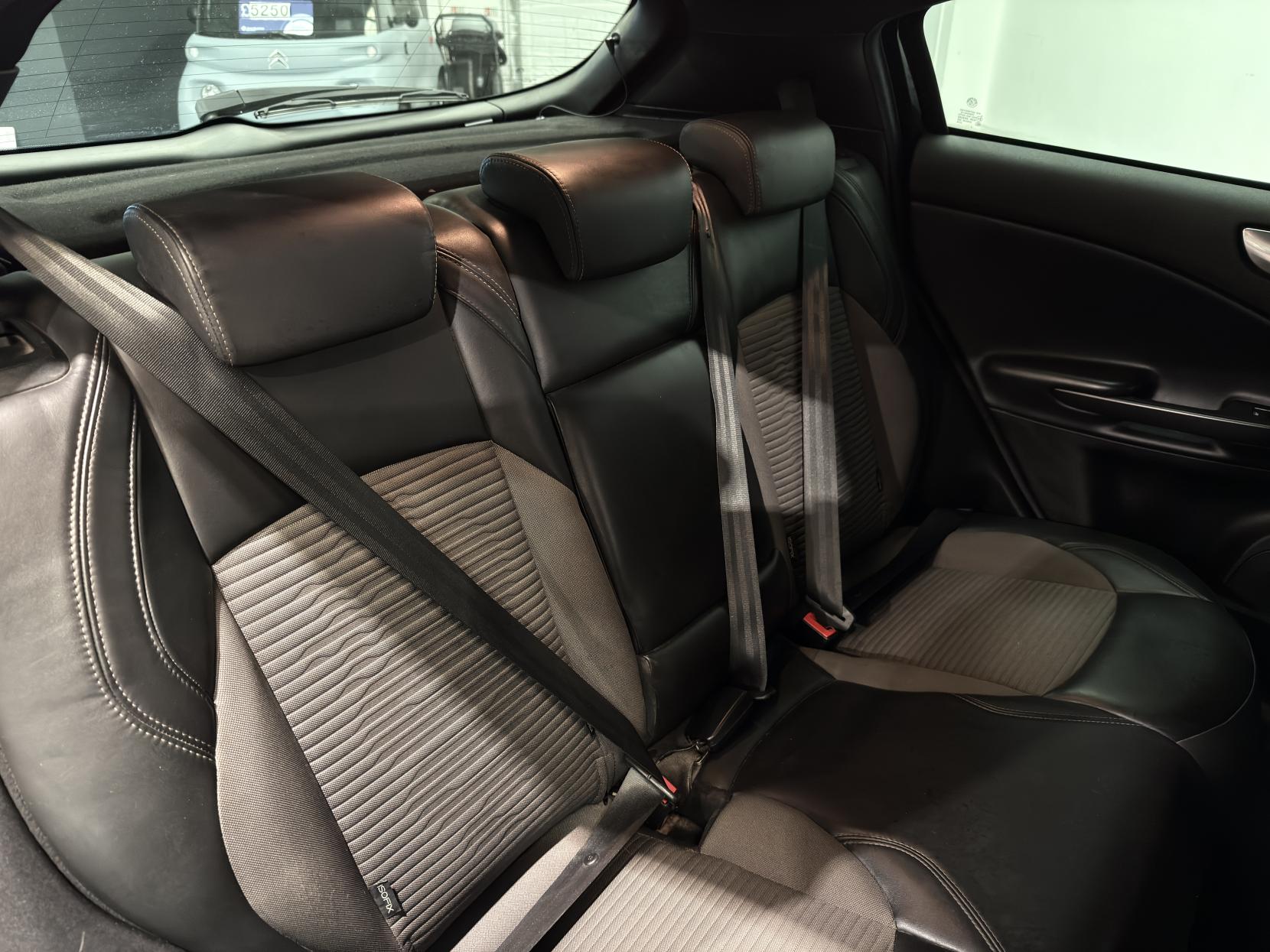 Alfa Romeo Giulietta 1.4 TB MultiAir Exclusive Hatchback 5dr Petrol Manual Euro 6 (s/s) (170 bhp)